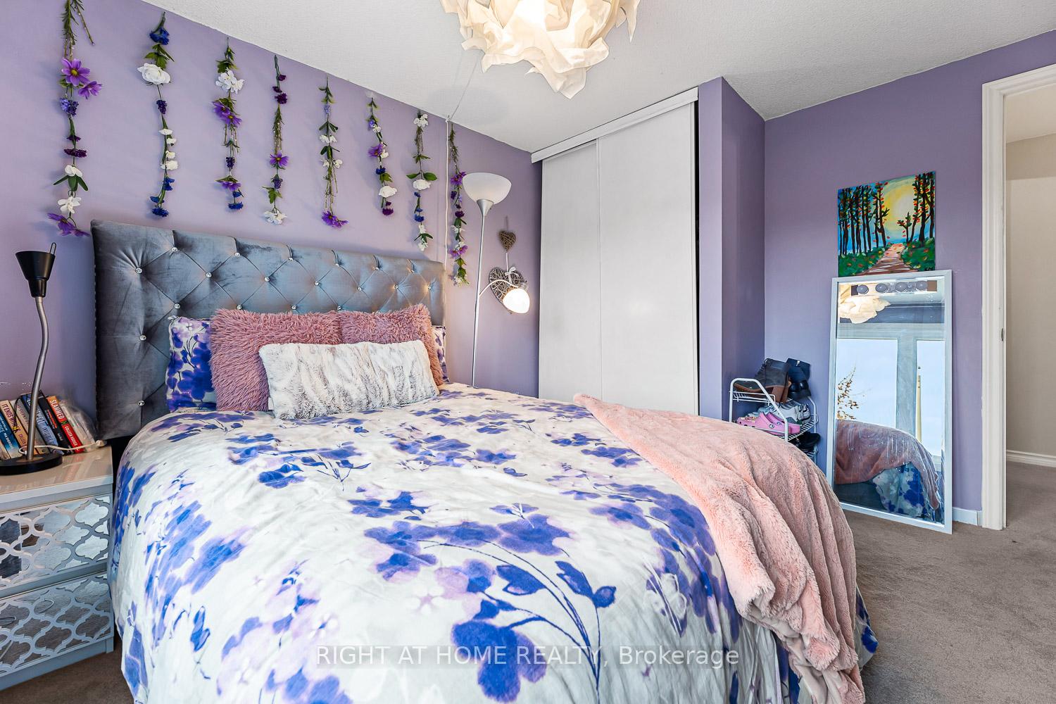 Photo 16 of 41 Steepleview Crescent, Richmond Hill, North Richvale — HOMEH