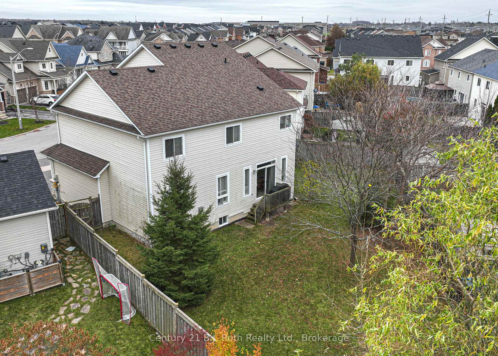 Photo 7 of 10 Regalia Way, Barrie, Innis-Shore — HOMEH