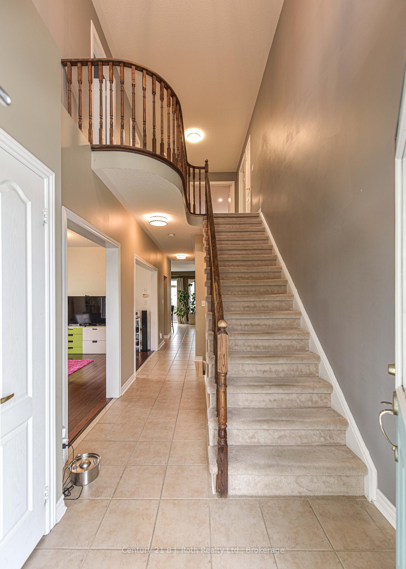 Photo 10 of 10 Regalia Way, Barrie, Innis-Shore — HOMEH