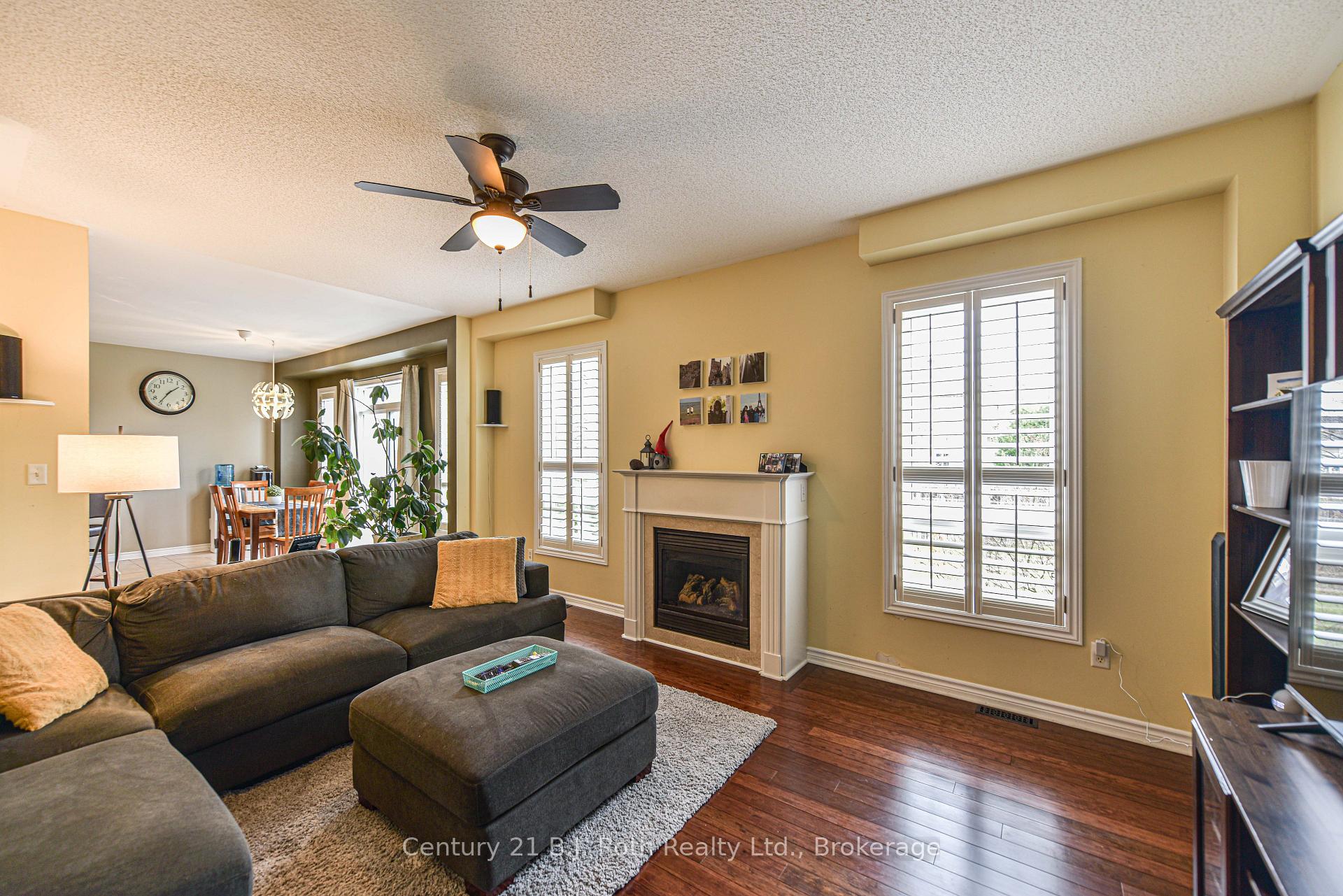 Photo 11 of 10 Regalia Way, Barrie, Innis-Shore — HOMEH
