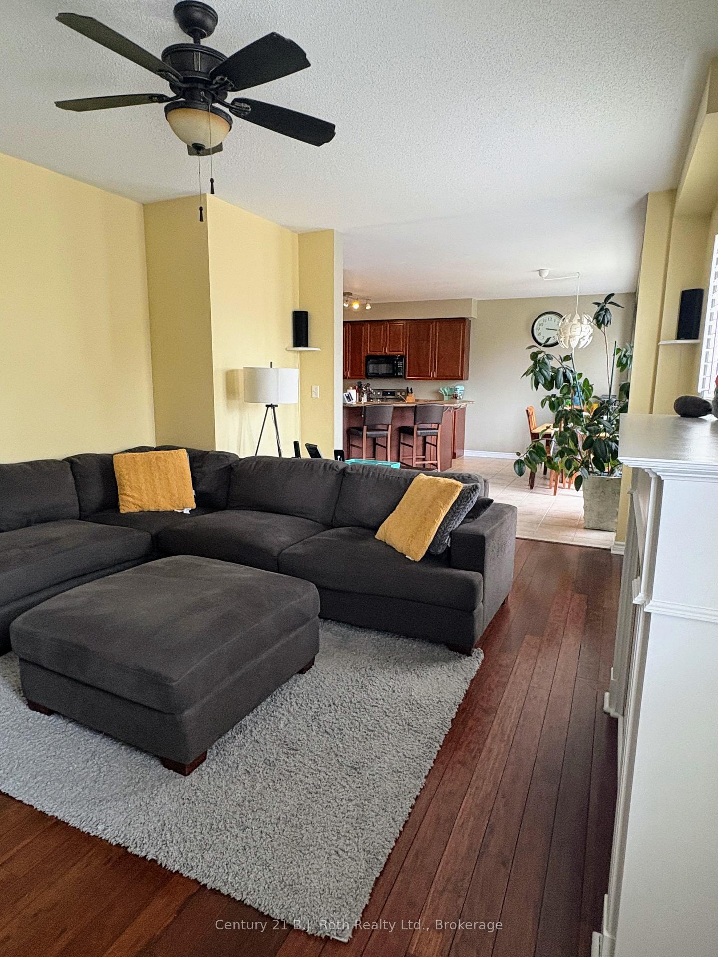 Photo 12 of 10 Regalia Way, Barrie, Innis-Shore — HOMEH