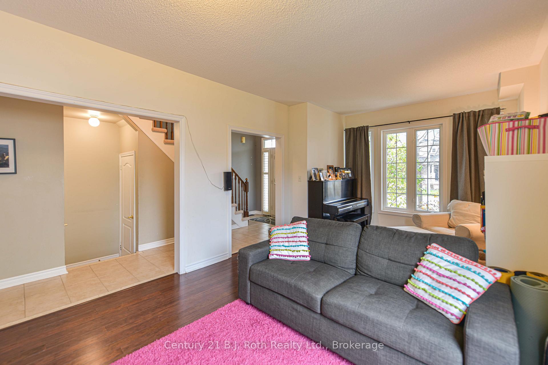 Photo 14 of 10 Regalia Way, Barrie, Innis-Shore — HOMEH