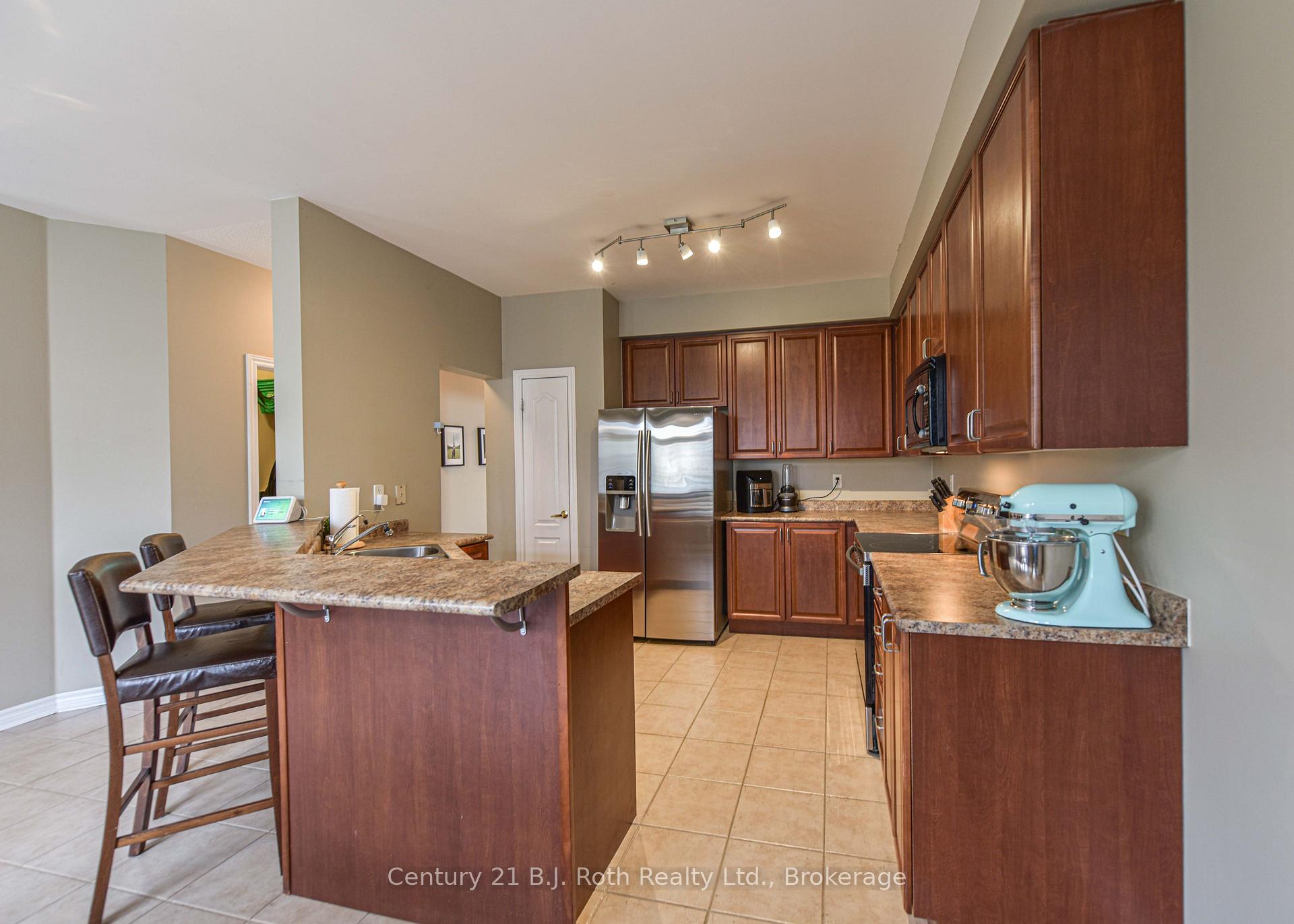 Photo 15 of 10 Regalia Way, Barrie, Innis-Shore — HOMEH