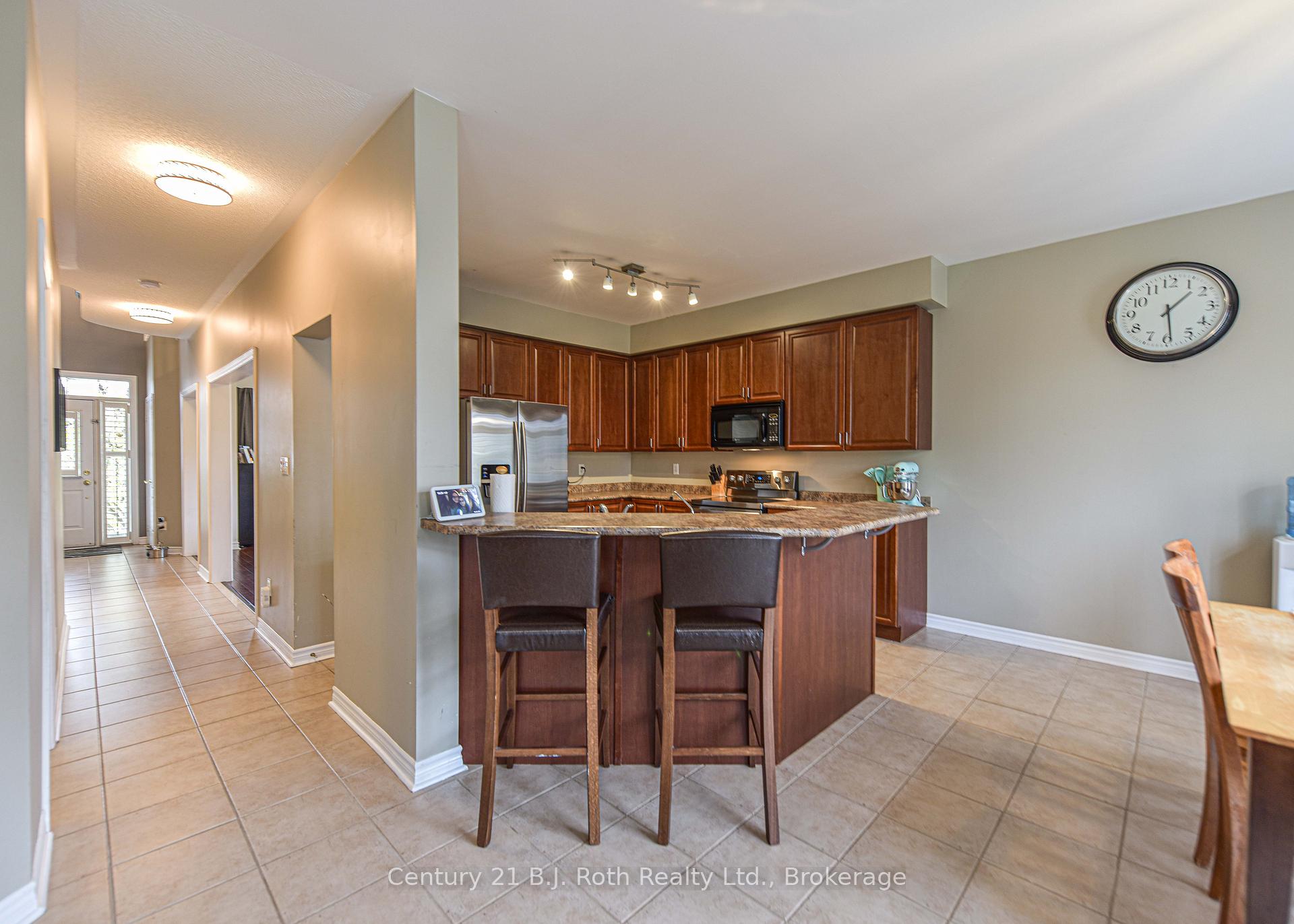 Photo 16 of 10 Regalia Way, Barrie, Innis-Shore — HOMEH