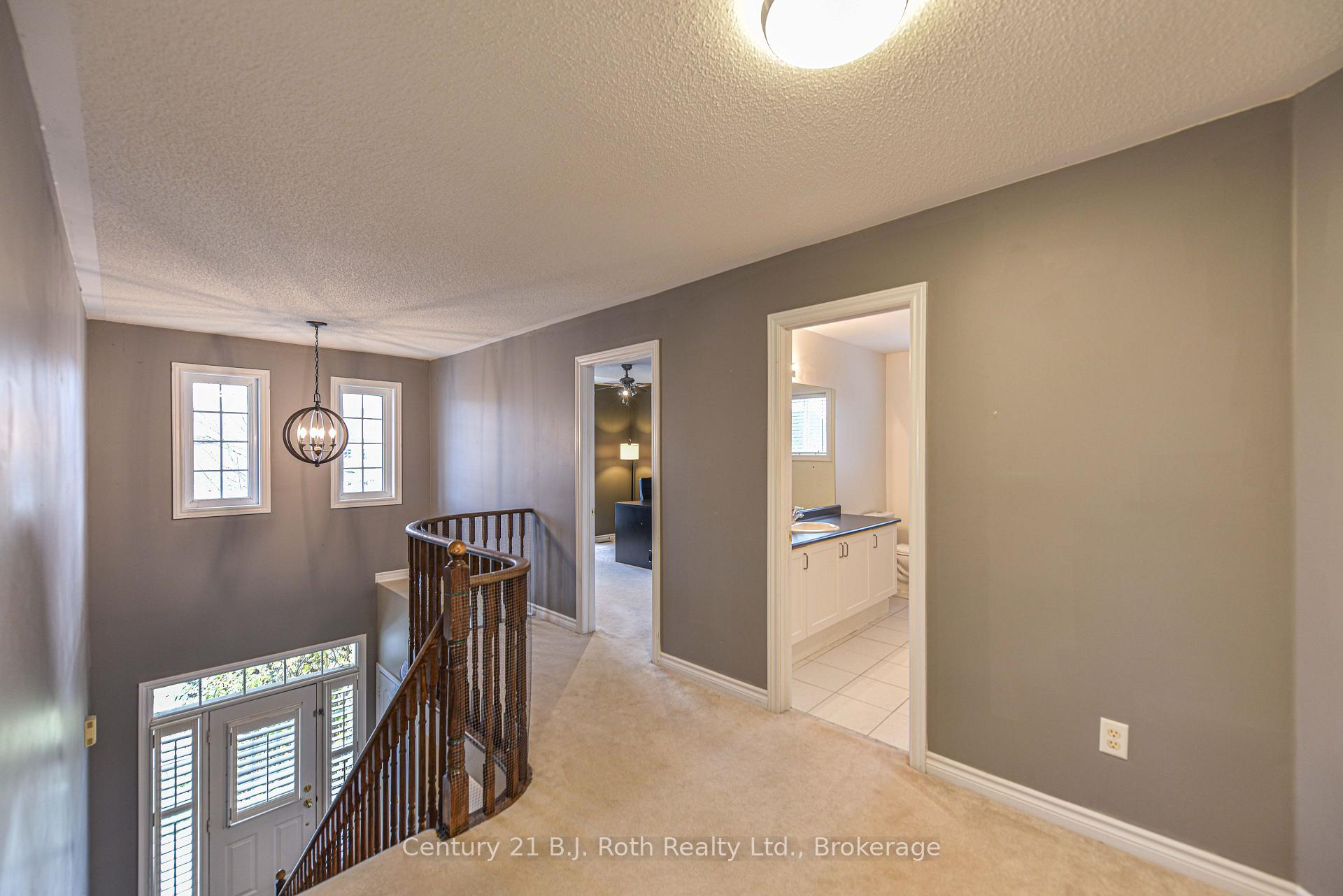 Photo 23 of 10 Regalia Way, Barrie, Innis-Shore — HOMEH