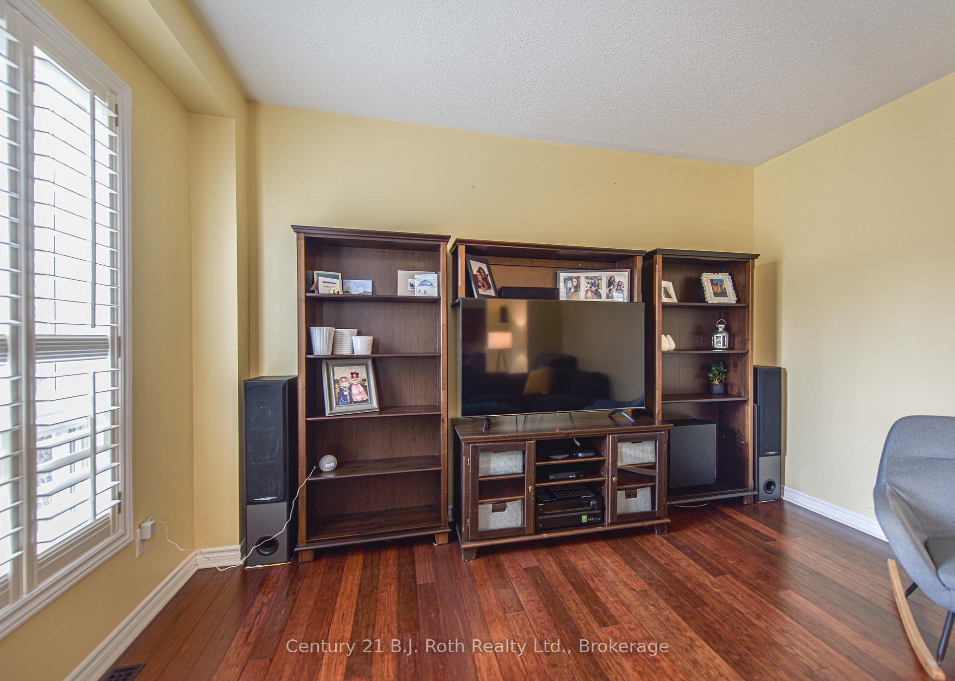 Photo 24 of 10 Regalia Way, Barrie, Innis-Shore — HOMEH