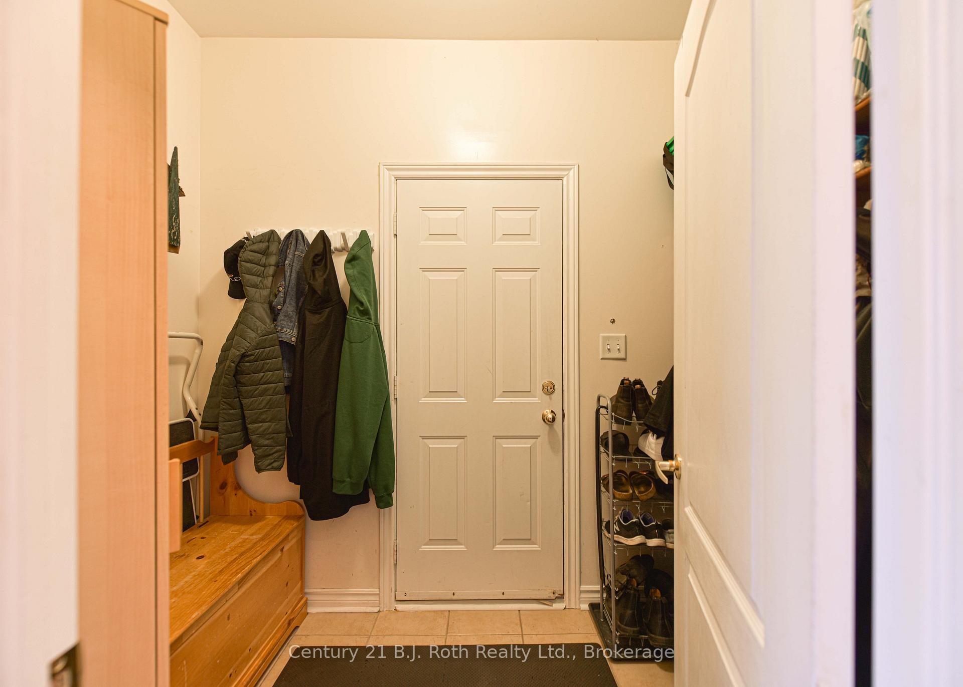 Photo 25 of 10 Regalia Way, Barrie, Innis-Shore — HOMEH