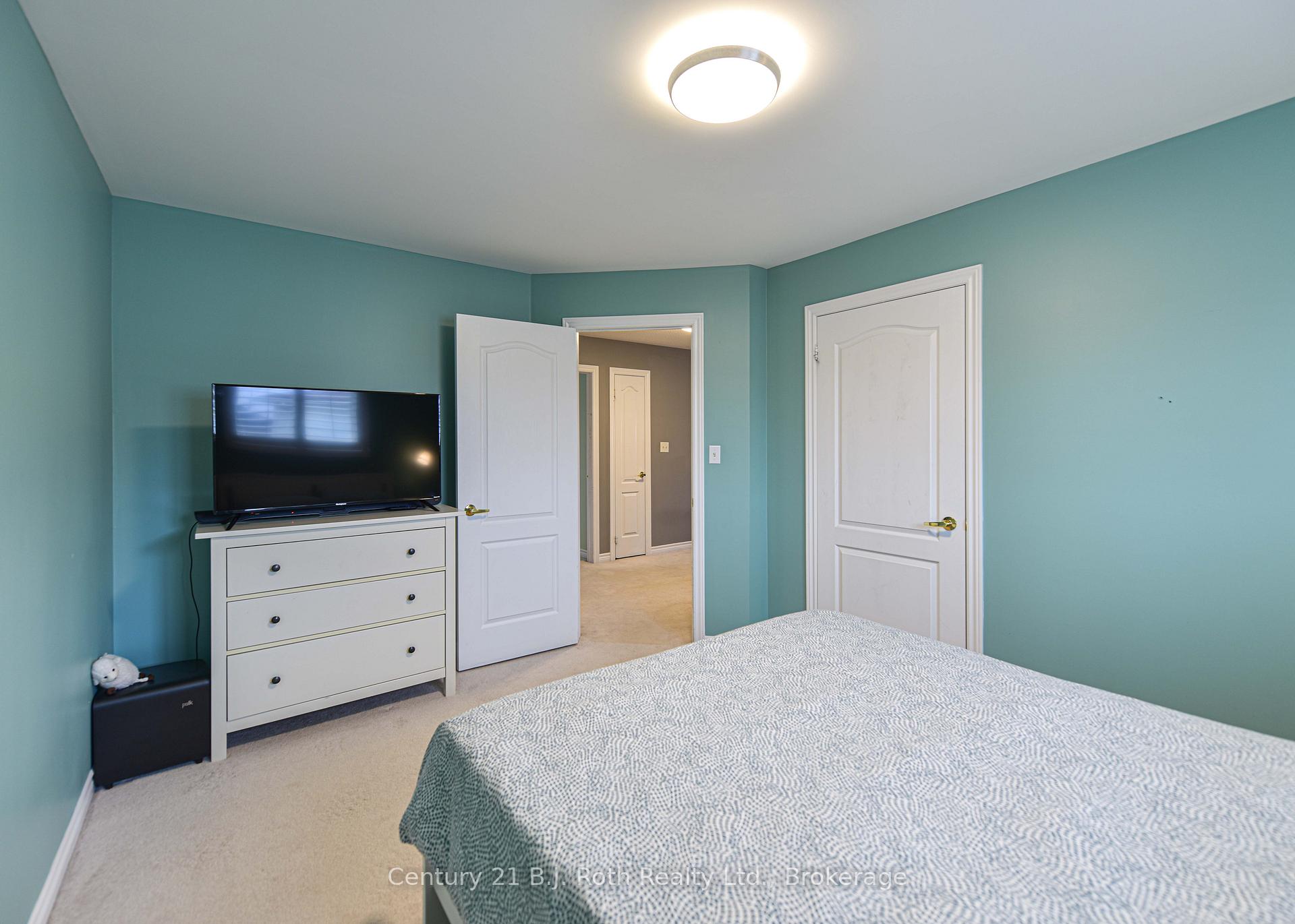Photo 32 of 10 Regalia Way, Barrie, Innis-Shore — HOMEH
