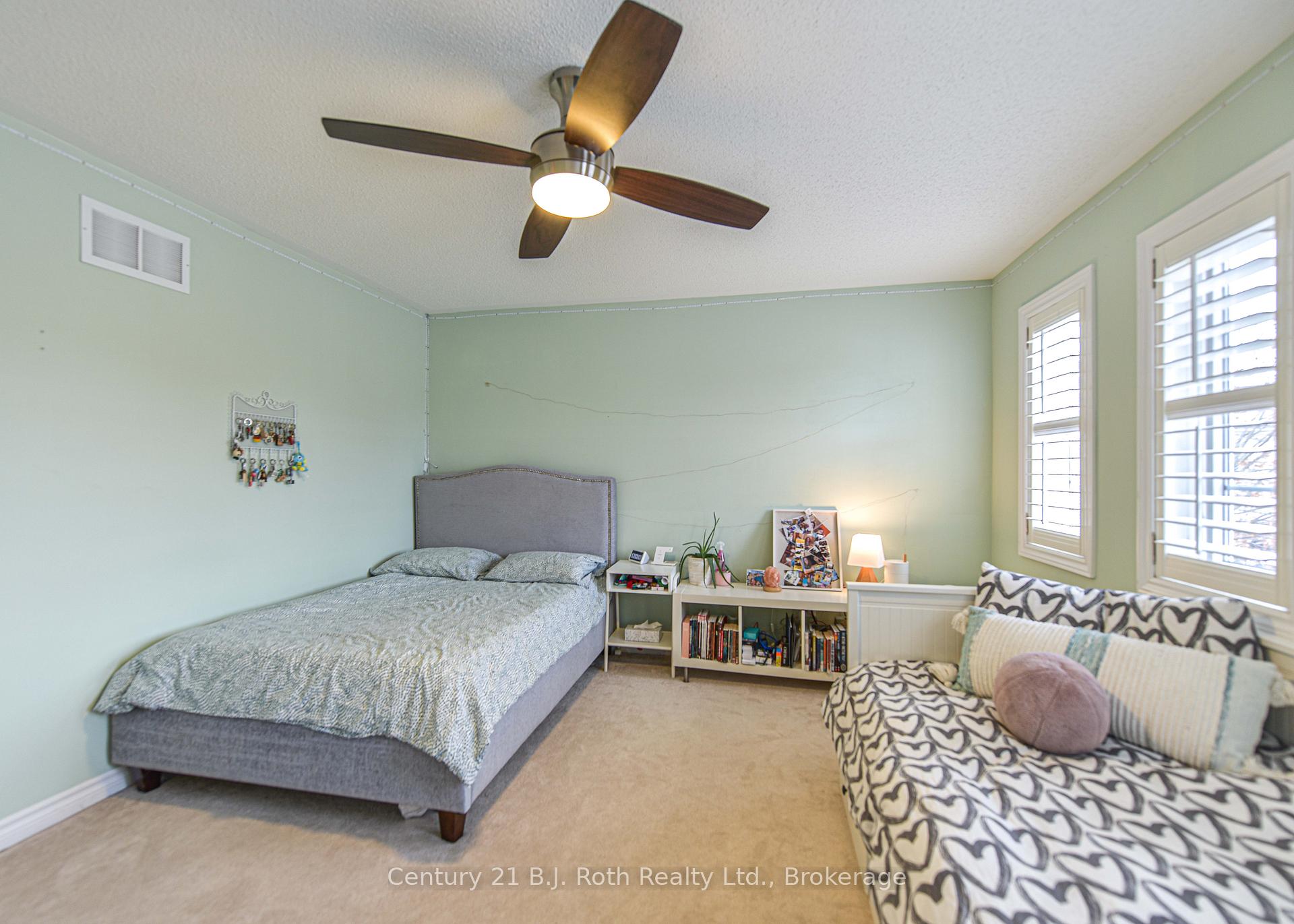 Photo 33 of 10 Regalia Way, Barrie, Innis-Shore — HOMEH