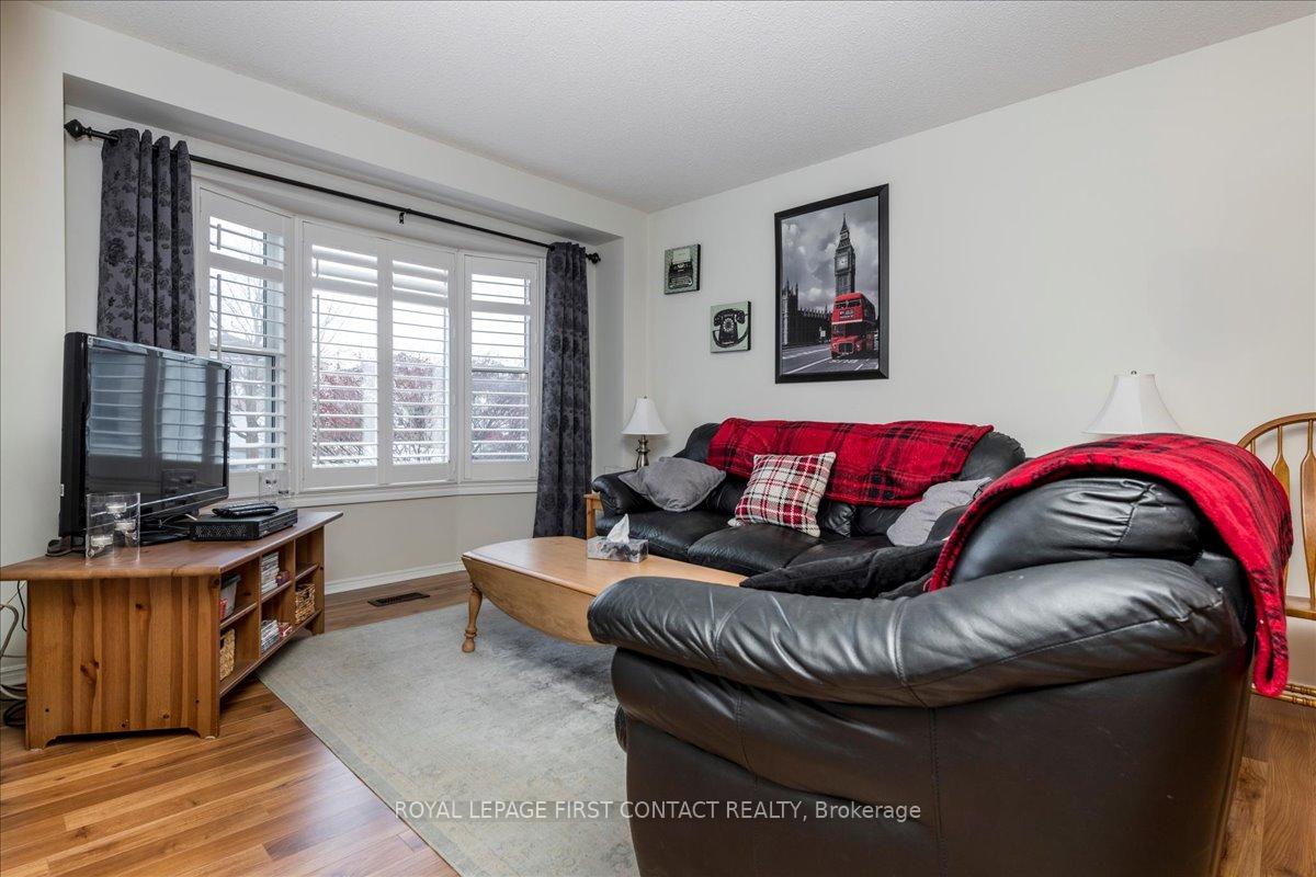 Photo 3 of 35 Blair Crescent, Barrie, Grove East — HOMEH