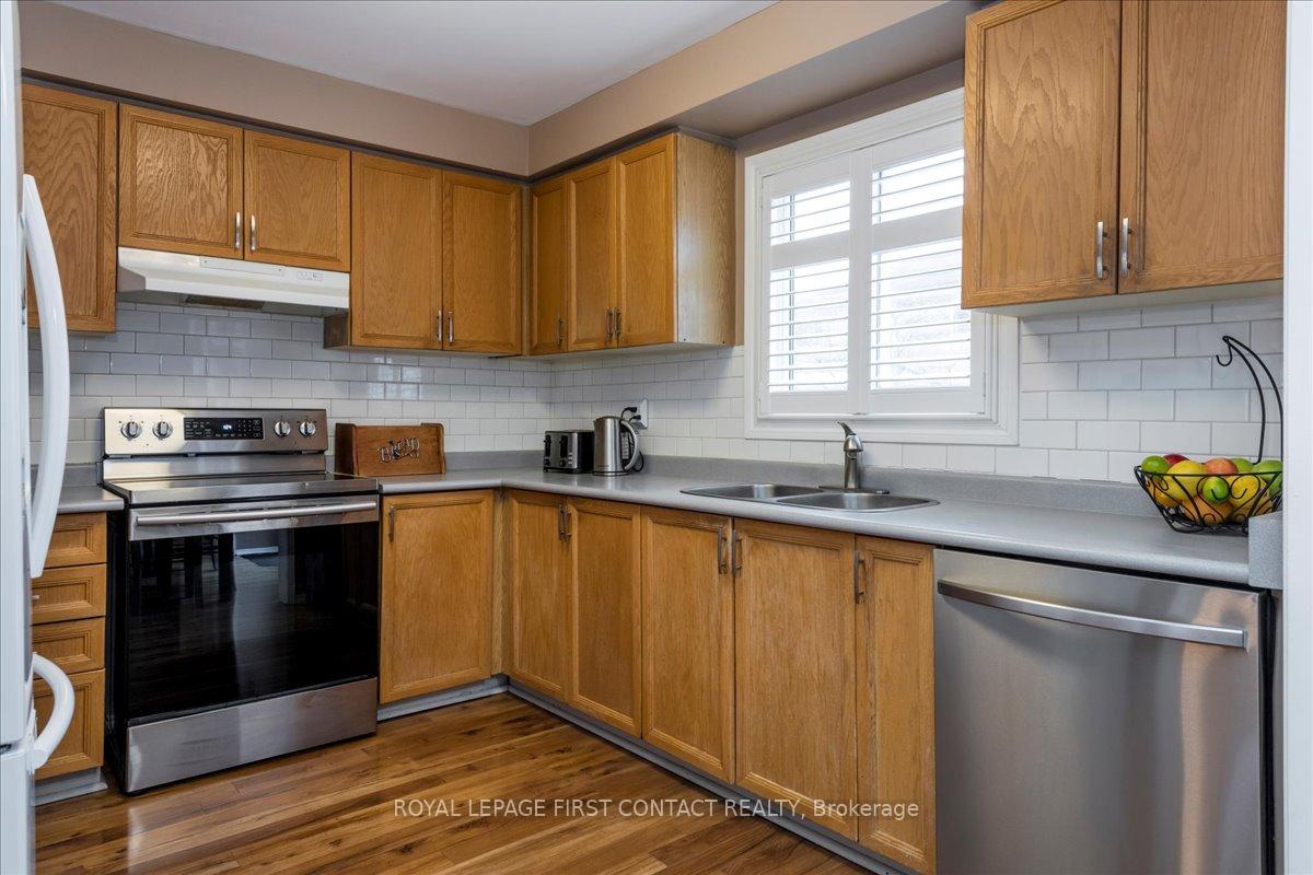 Photo 6 of 35 Blair Crescent, Barrie, Grove East — HOMEH