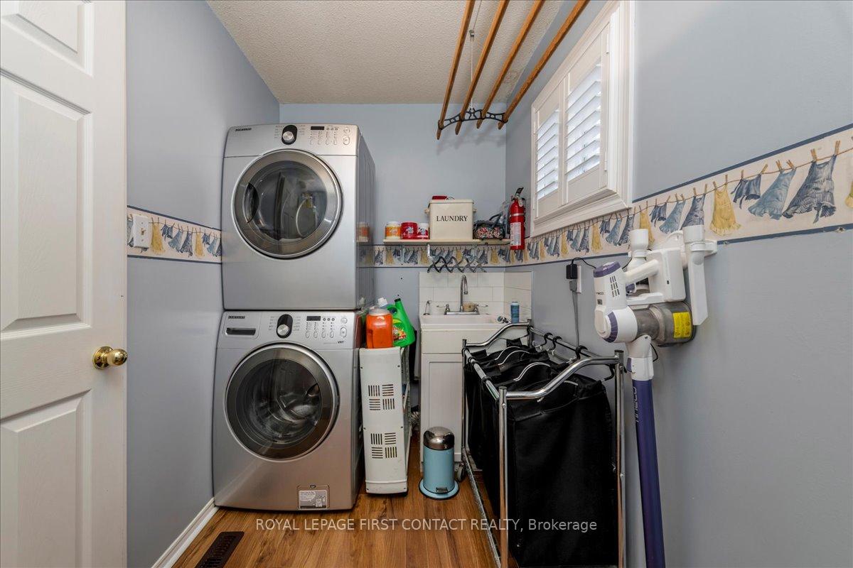 Photo 11 of 35 Blair Crescent, Barrie, Grove East — HOMEH