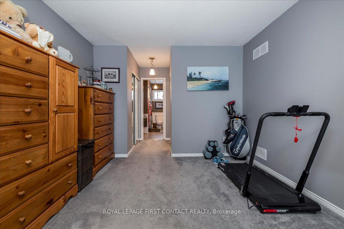 Photo 15 of 35 Blair Crescent, Barrie, Grove East — HOMEH