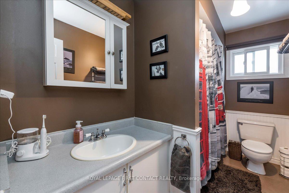 Photo 16 of 35 Blair Crescent, Barrie, Grove East — HOMEH