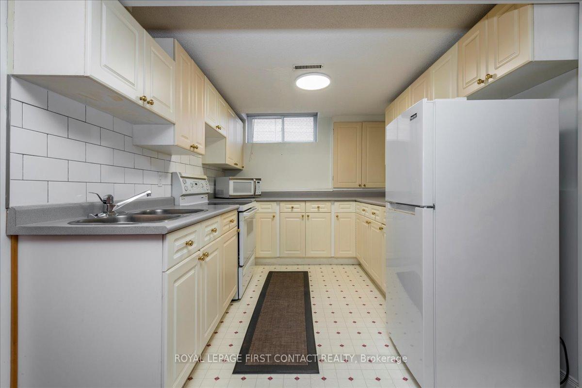 Photo 24 of 35 Blair Crescent, Barrie, Grove East — HOMEH