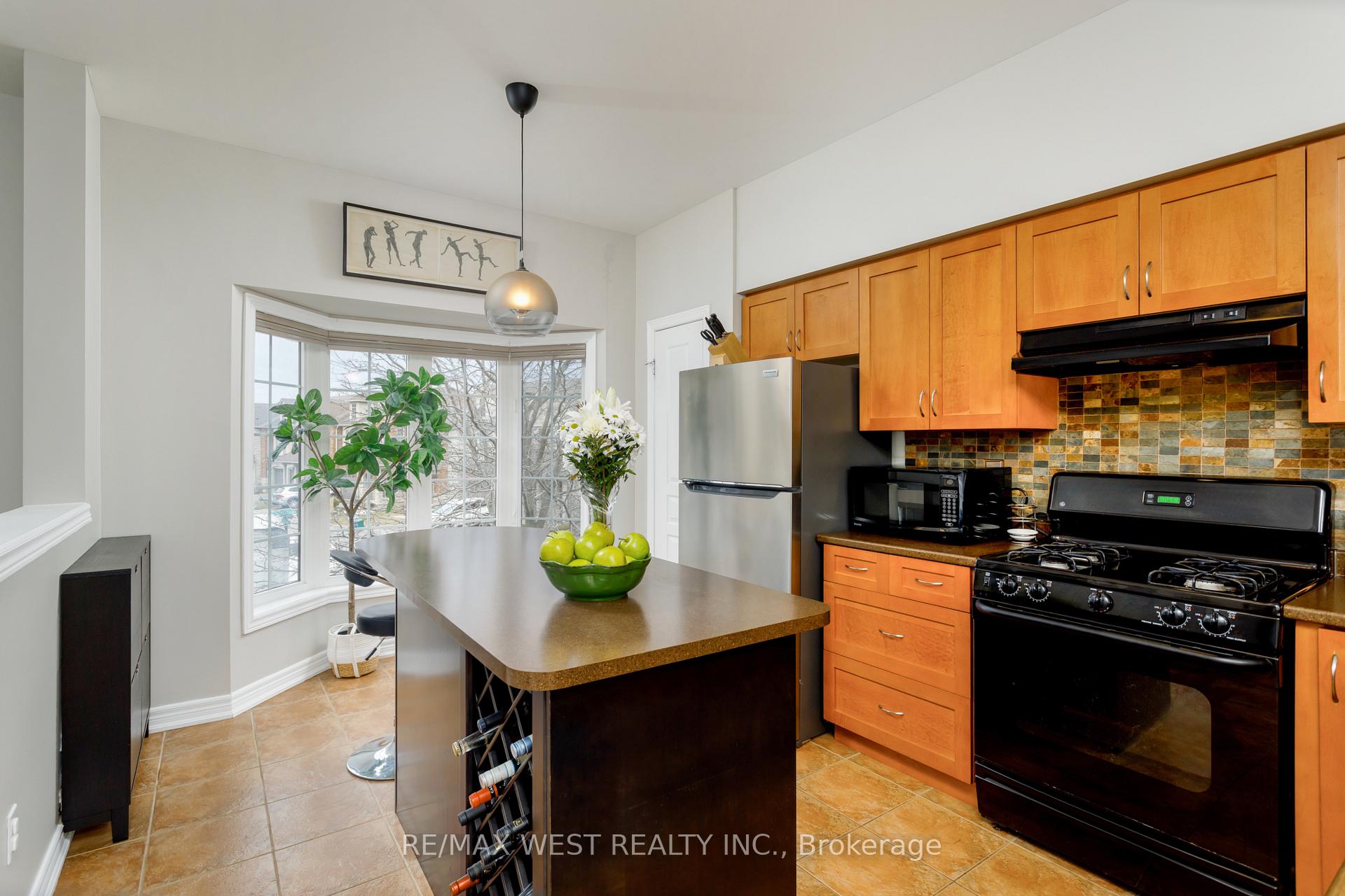 Photo 1 of 668 Rowley Common, Burlington, Appleby — HOMEH