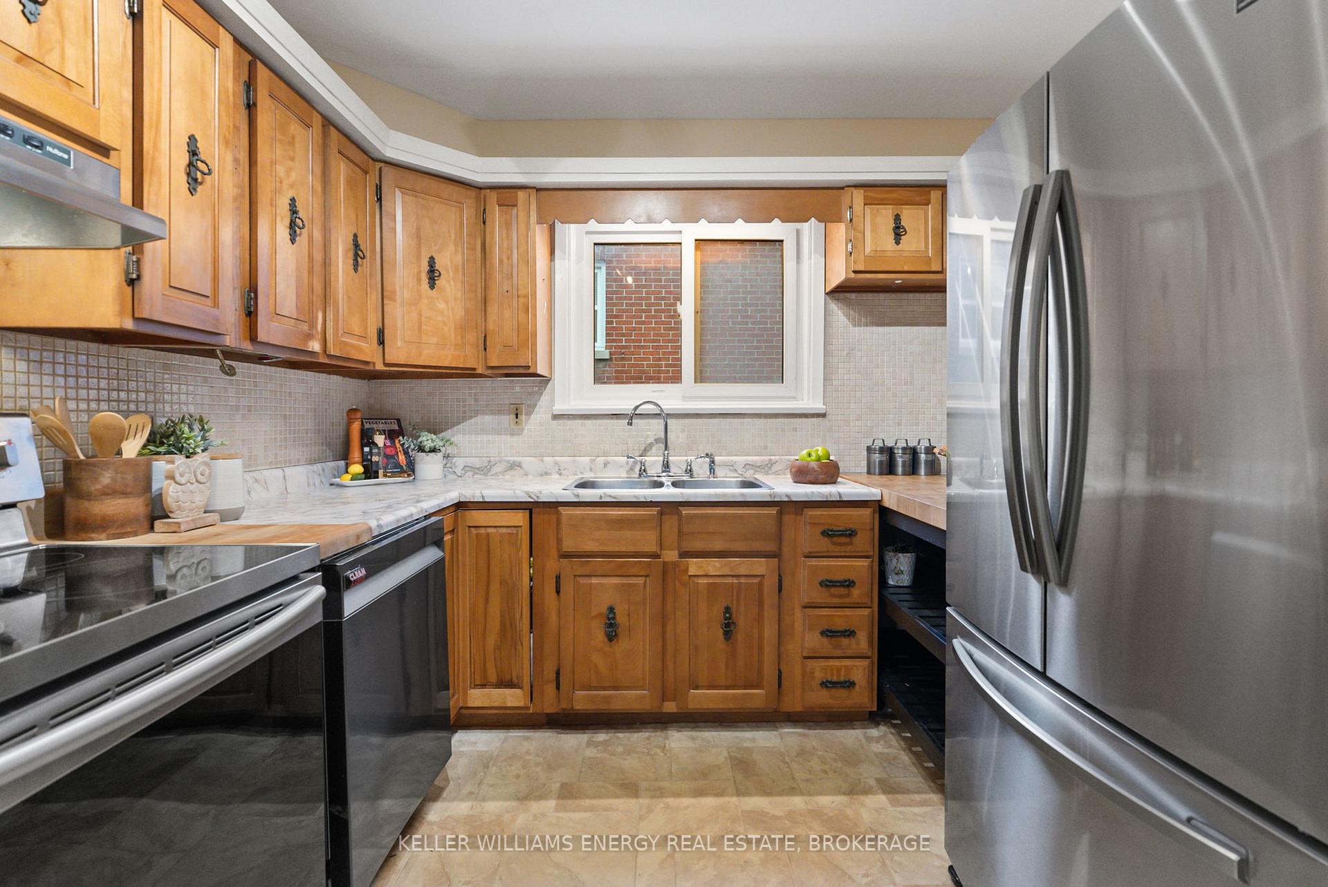Photo 12 of 66 Quebec Street, Oshawa, Central — HOMEH