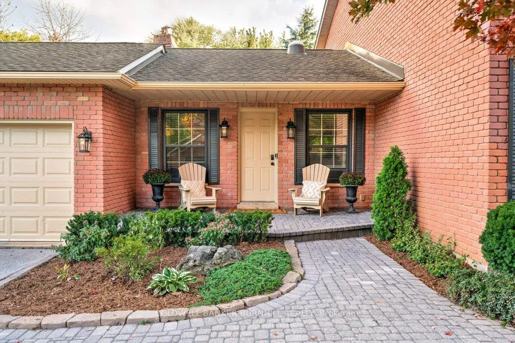 Photo 5 of 47 Howard Boulevard, Hamilton, Waterdown — HOMEH