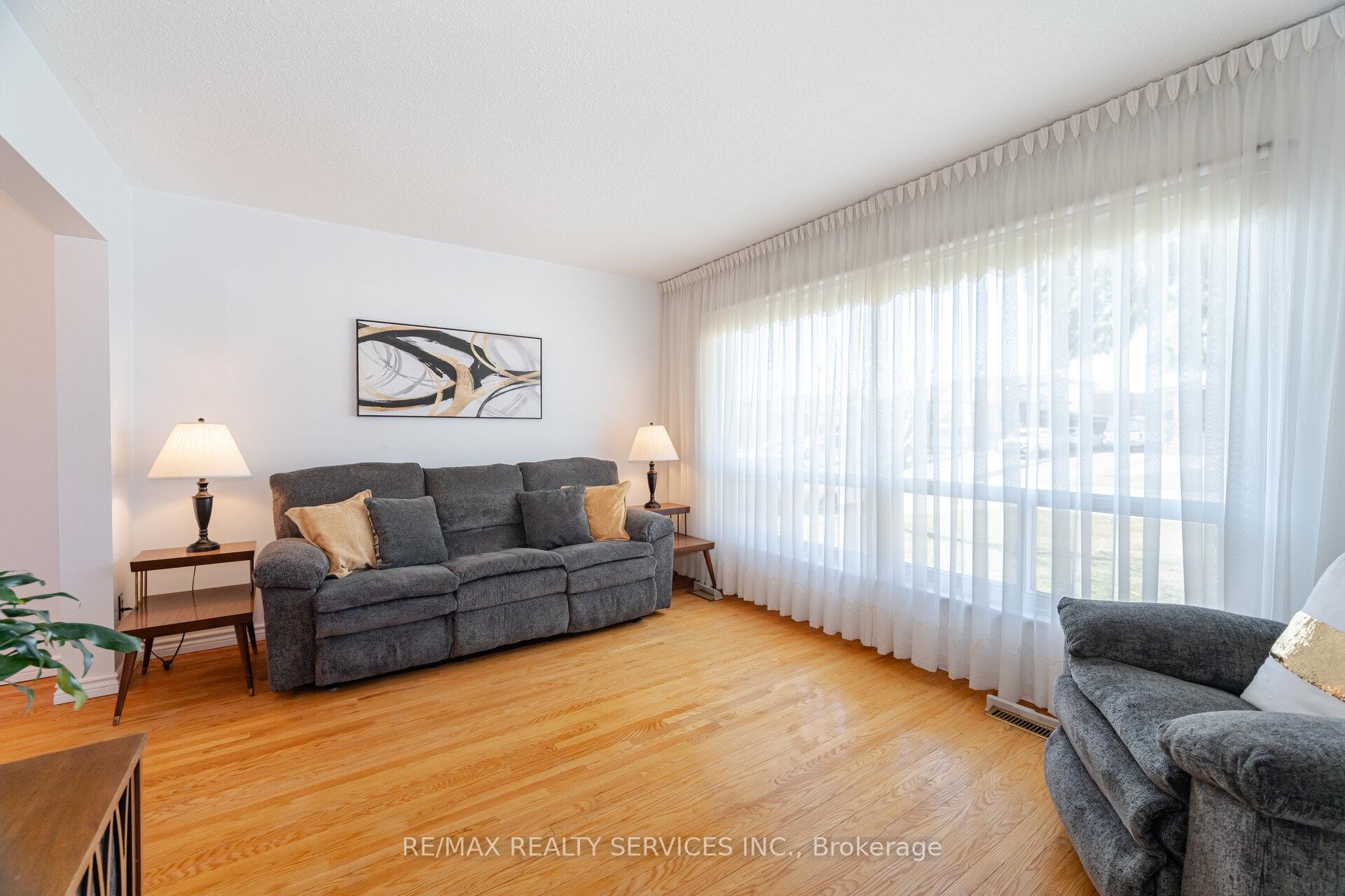 Photo 3 of 56 Forsythia Road, Brampton, Southgate — HOMEH