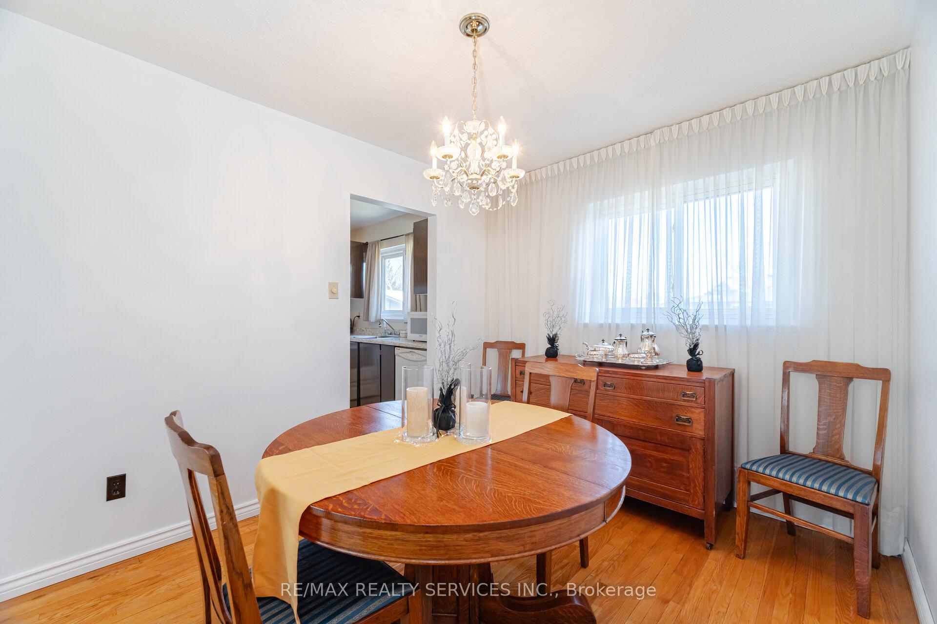 Photo 6 of 56 Forsythia Road, Brampton, Southgate — HOMEH