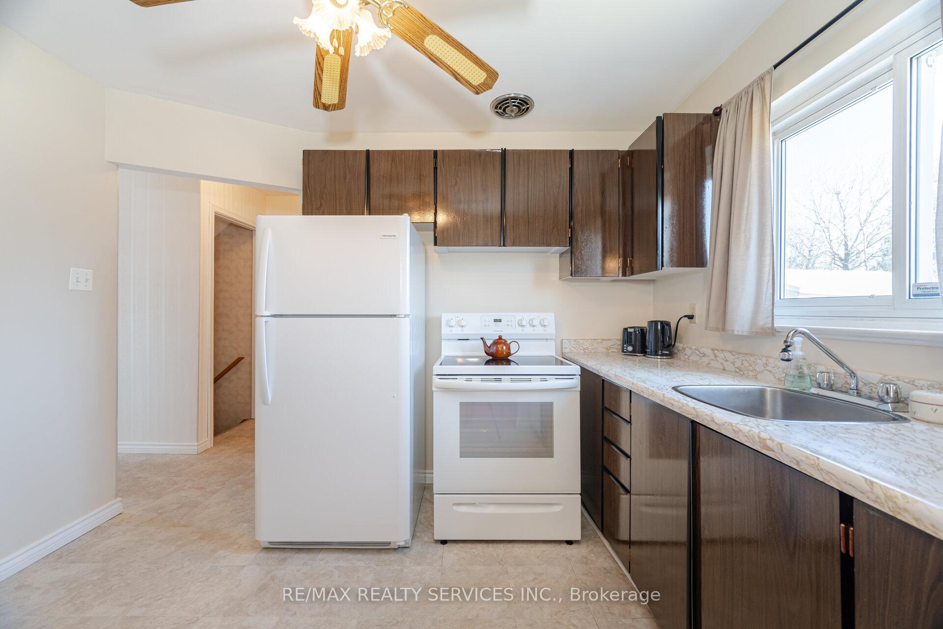 Photo 8 of 56 Forsythia Road, Brampton, Southgate — HOMEH