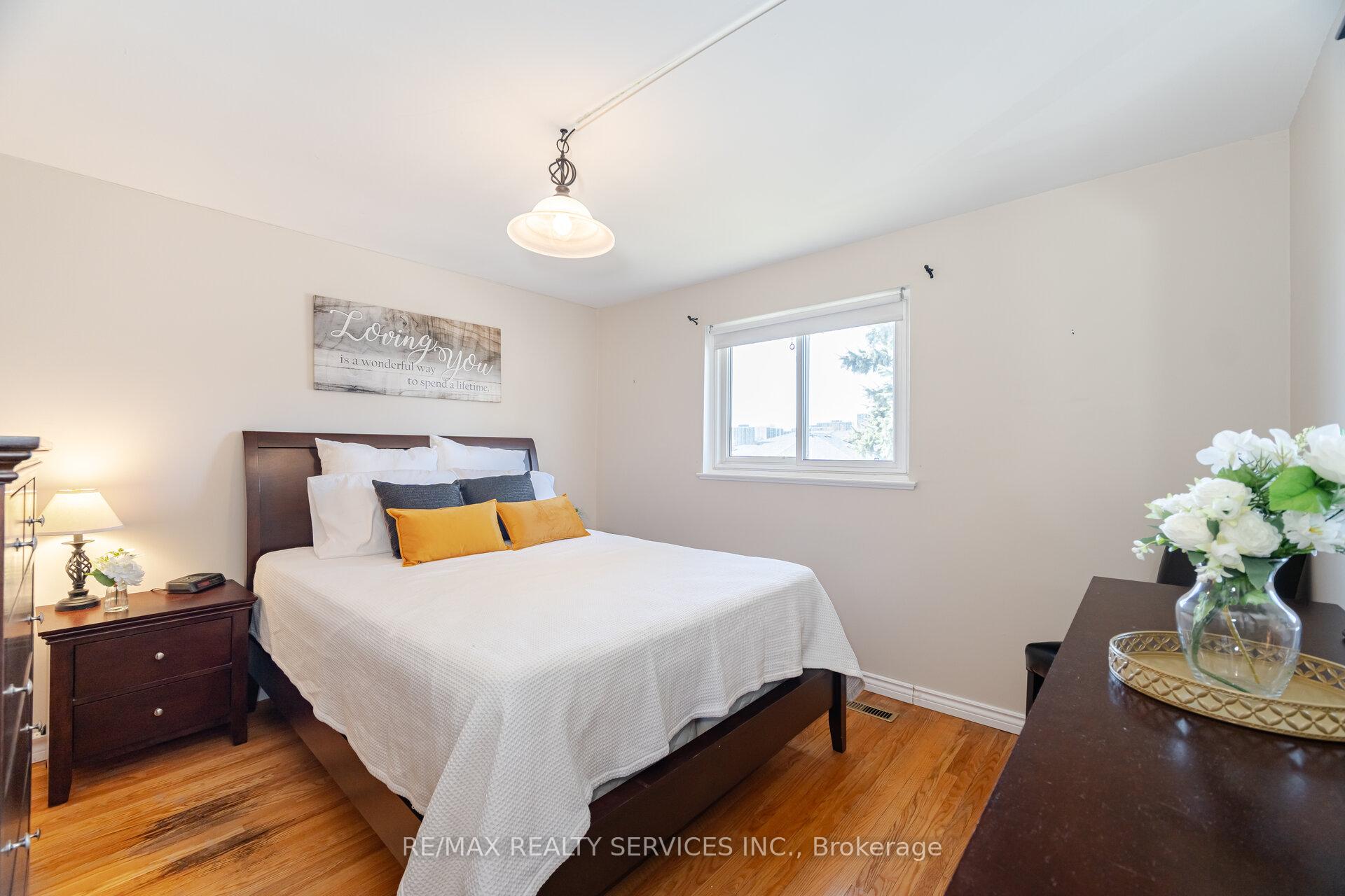 Photo 10 of 56 Forsythia Road, Brampton, Southgate — HOMEH