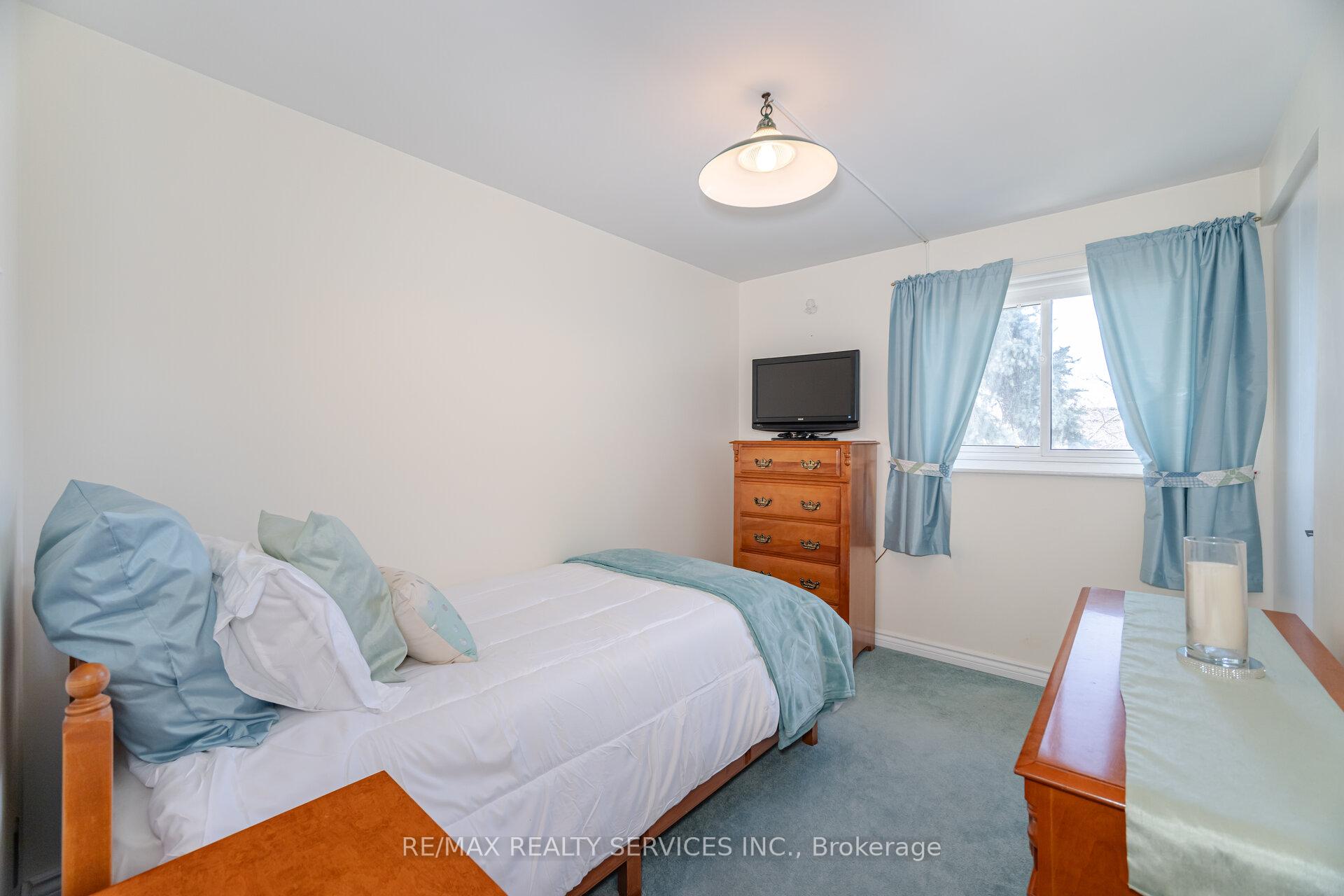 Photo 11 of 56 Forsythia Road, Brampton, Southgate — HOMEH