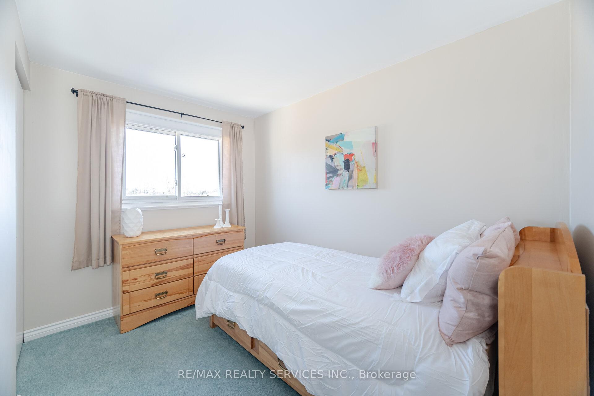 Photo 12 of 56 Forsythia Road, Brampton, Southgate — HOMEH