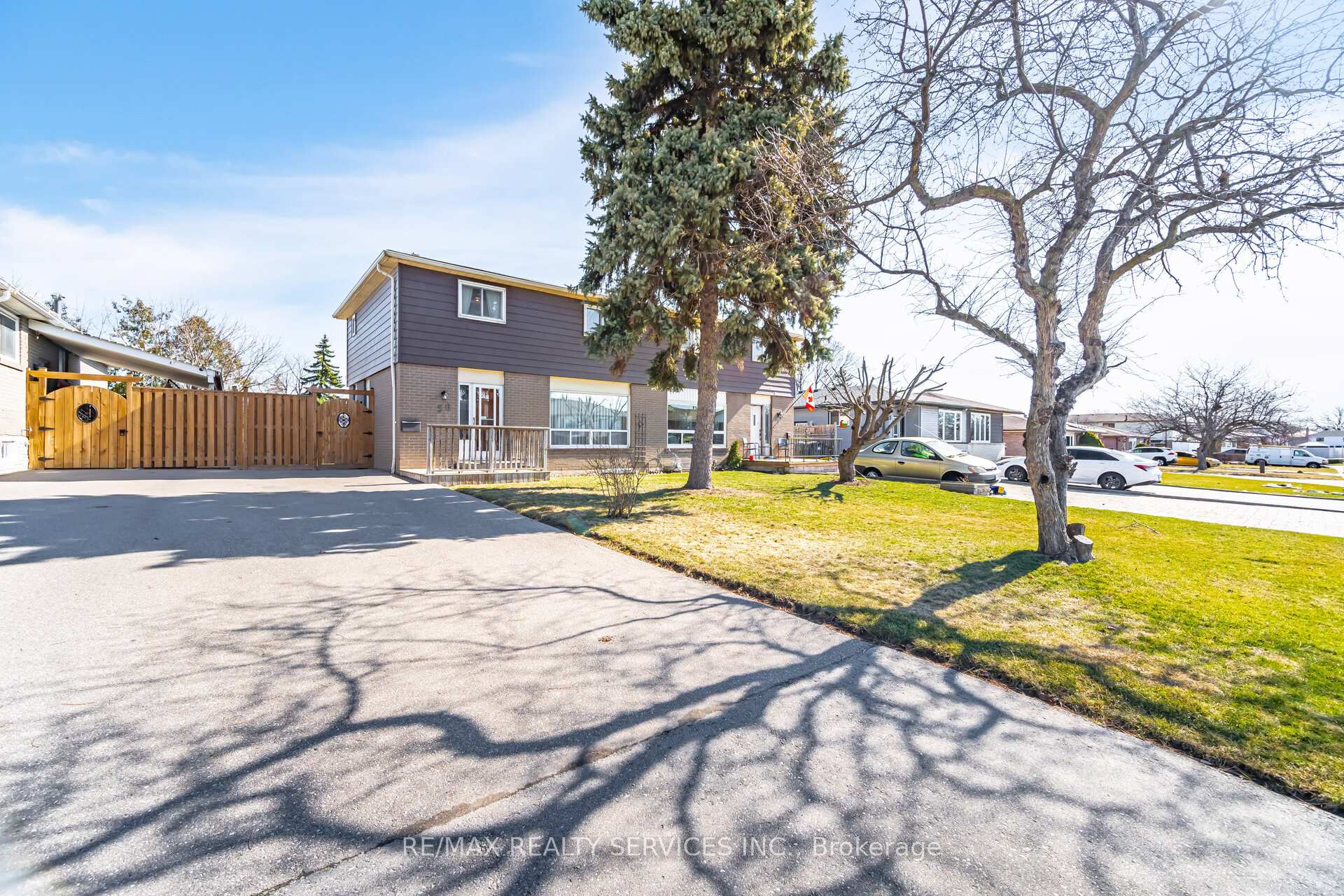 Photo 21 of 56 Forsythia Road, Brampton, Southgate — HOMEH
