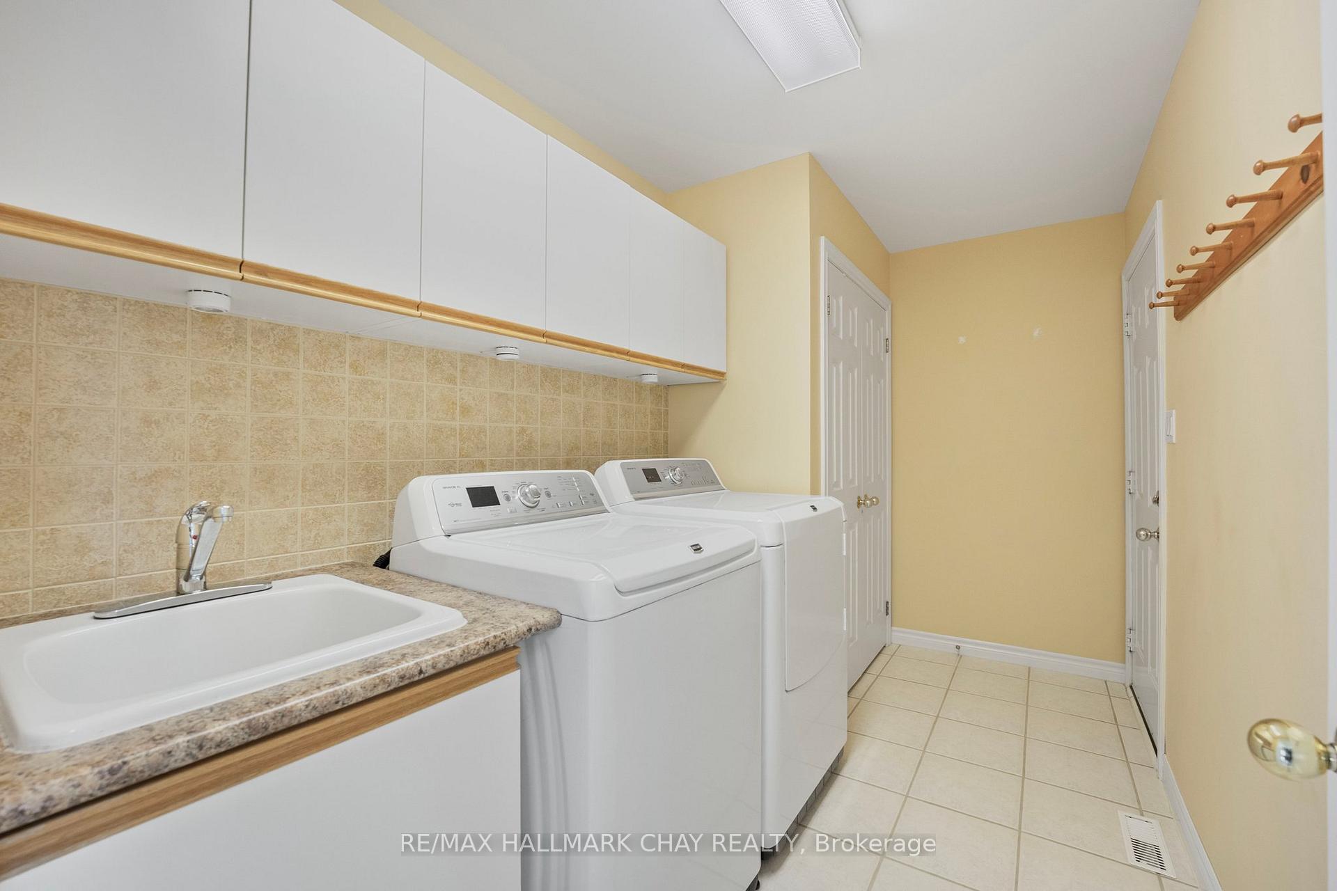 Photo 5 of 72 Columbia Road, Barrie, Holly — HOMEH