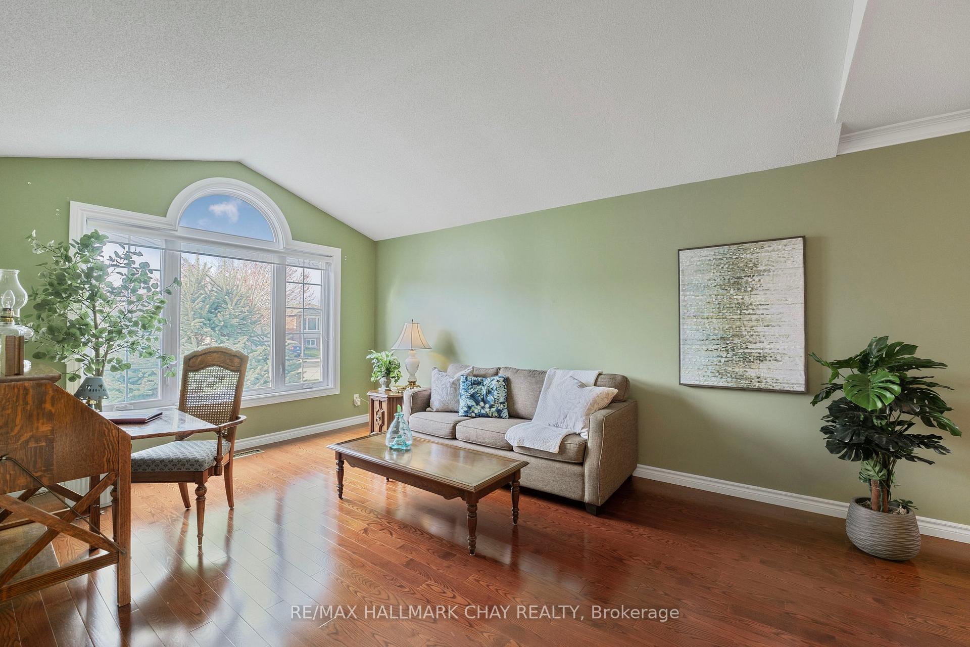 Photo 7 of 72 Columbia Road, Barrie, Holly — HOMEH