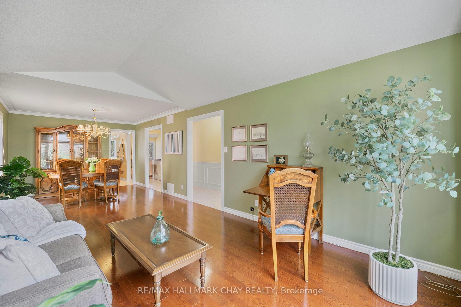 Photo 8 of 72 Columbia Road, Barrie, Holly — HOMEH
