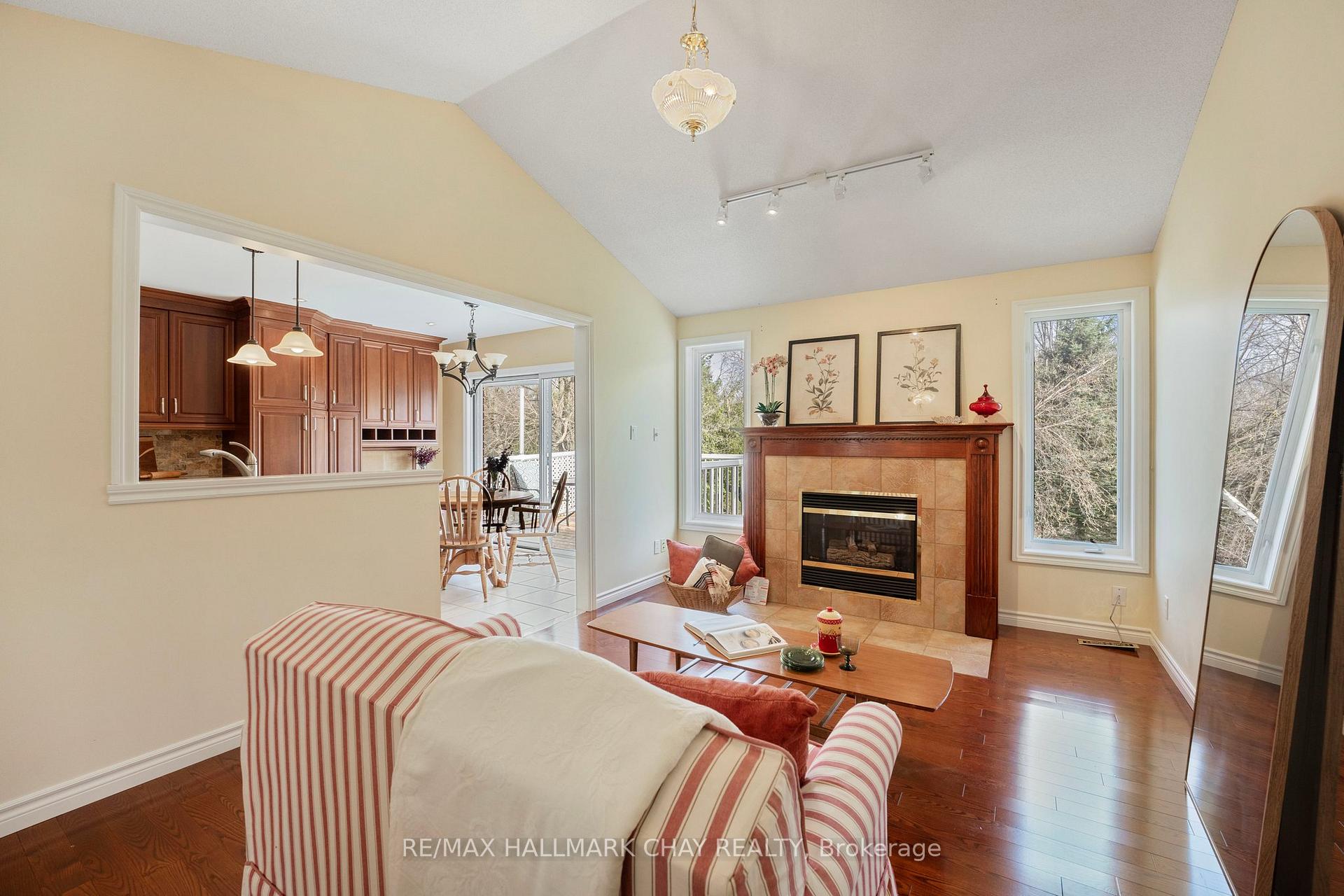 Photo 11 of 72 Columbia Road, Barrie, Holly — HOMEH