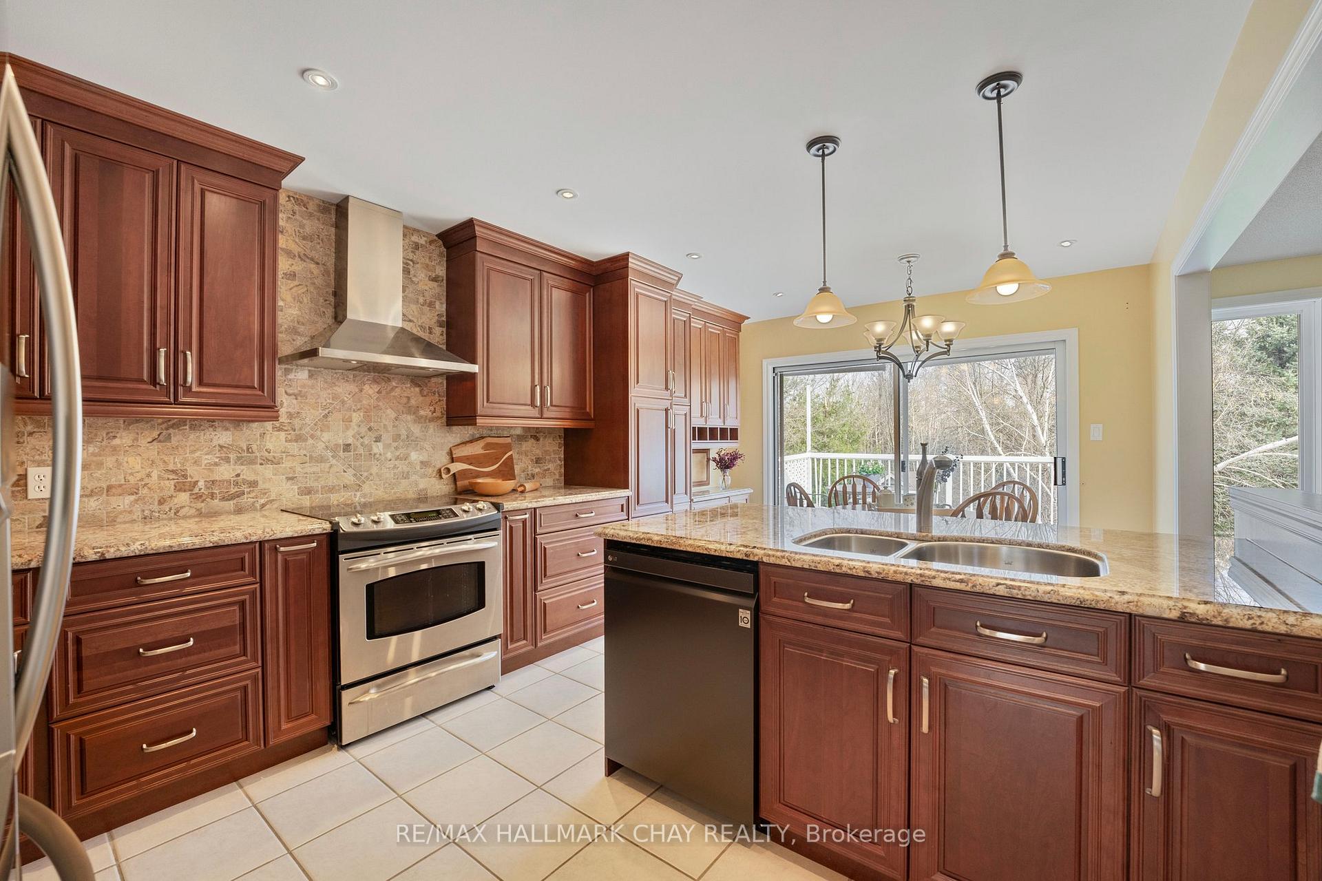 Photo 13 of 72 Columbia Road, Barrie, Holly — HOMEH