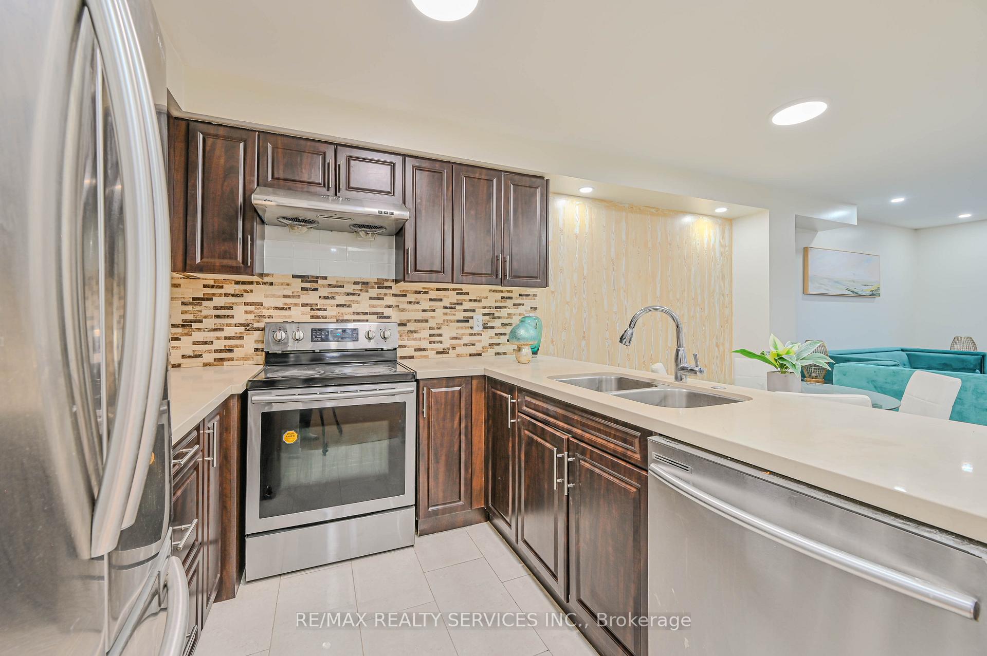 Photo 20 of 80 Winners Circle, Brampton, Northwest Sandalwood Parkway — HOMEH