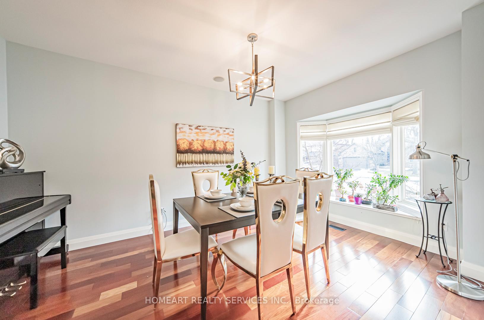 Photo 2 of 610 Sandcherry Drive, Burlington, Bayview — HOMEH