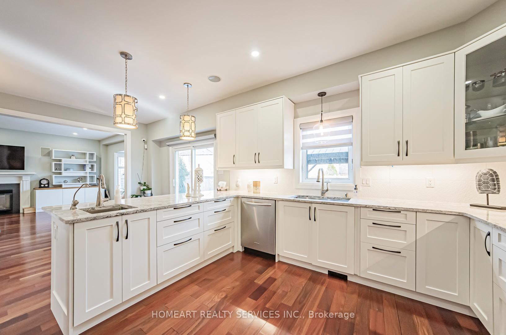 Photo 6 of 610 Sandcherry Drive, Burlington, Bayview — HOMEH