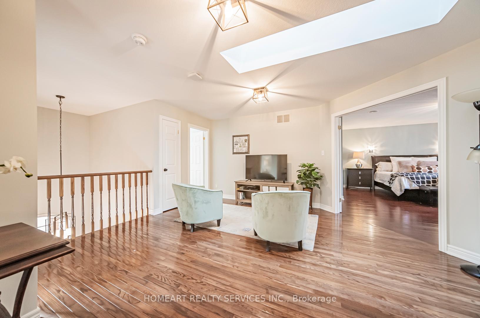 Photo 11 of 610 Sandcherry Drive, Burlington, Bayview — HOMEH