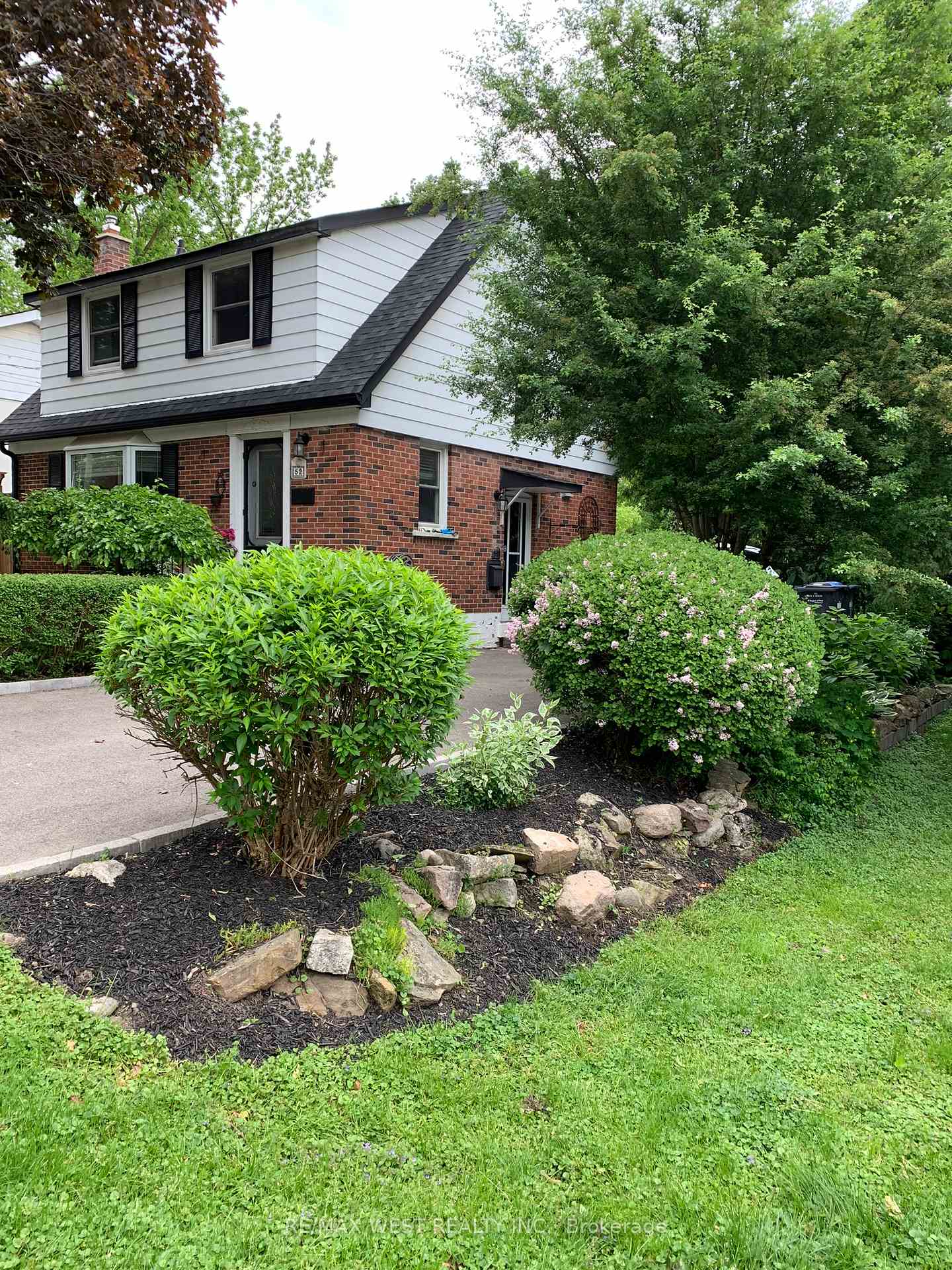 Photo 2 of 52 Mary Street, Brampton, Downtown Brampton — HOMEH