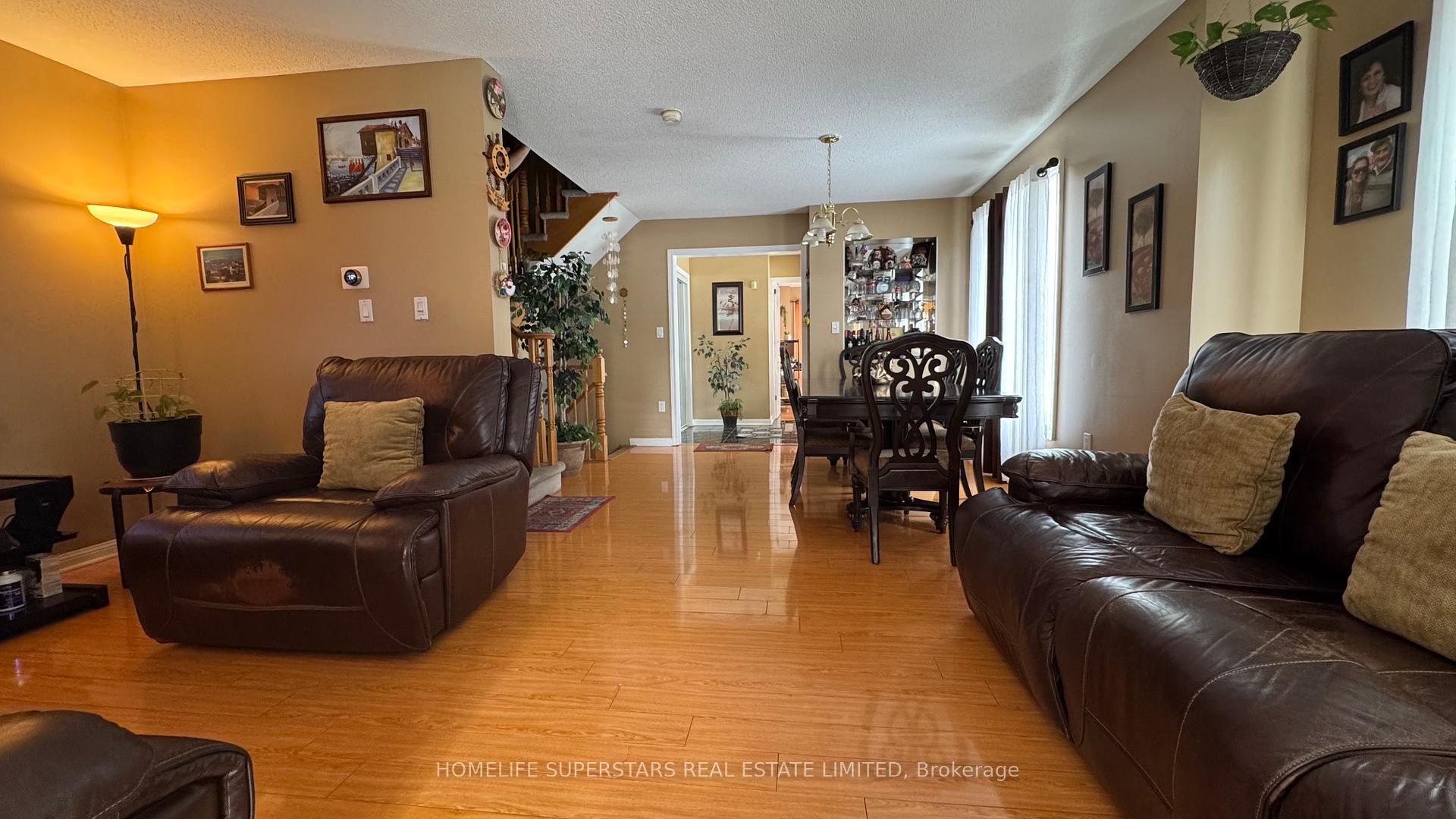 Photo 9 of 980 Peter Robertson Boulevard, Brampton, Sandringham-Wellington — HOMEH
