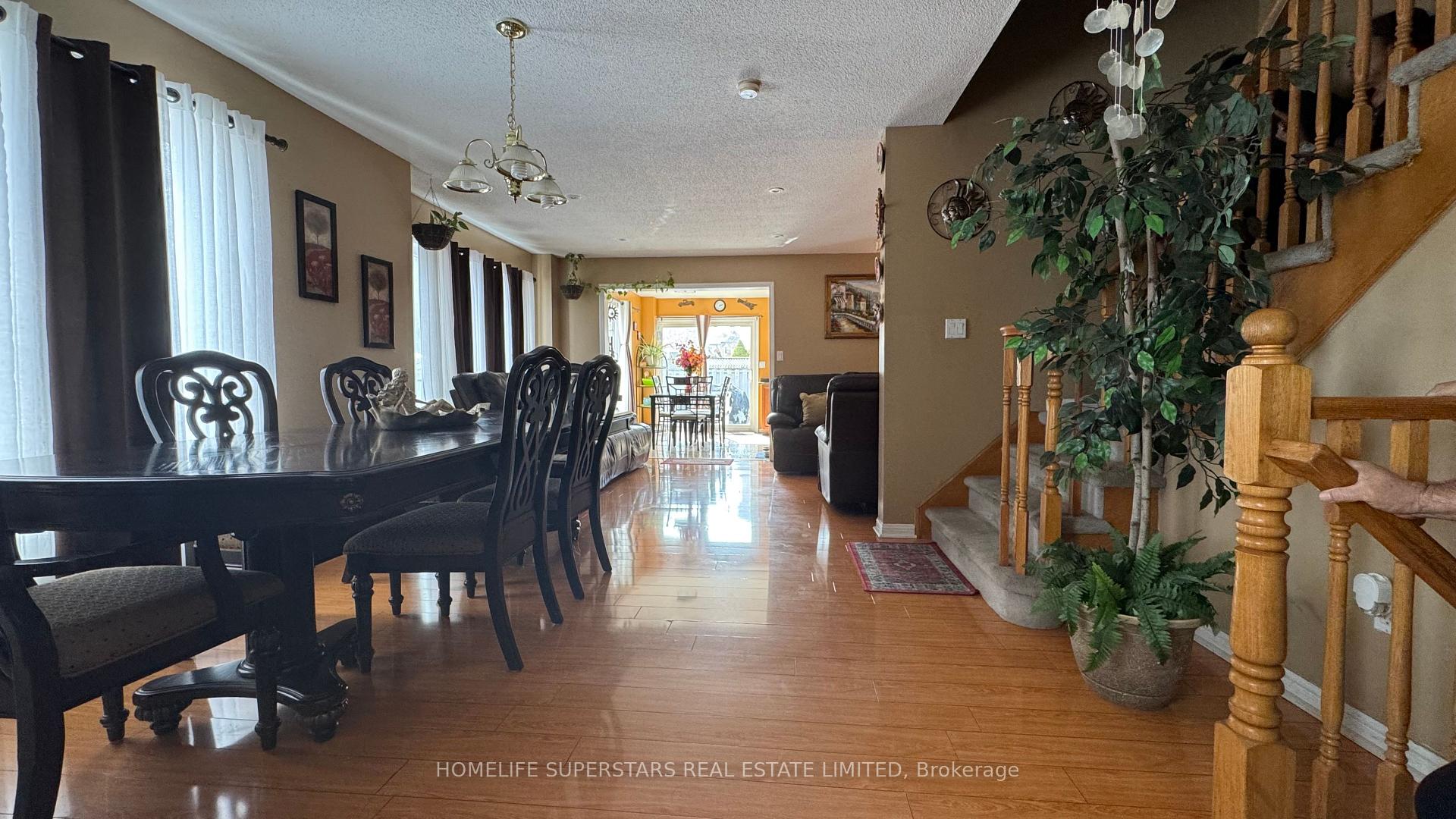 Photo 11 of 980 Peter Robertson Boulevard, Brampton, Sandringham-Wellington — HOMEH