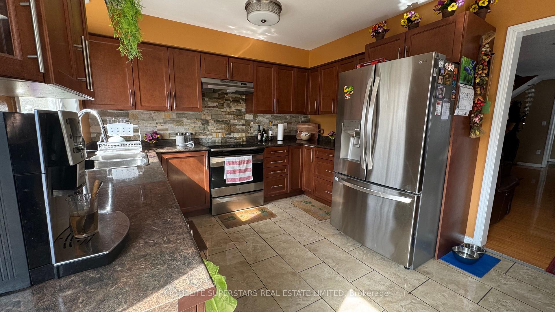 Photo 14 of 980 Peter Robertson Boulevard, Brampton, Sandringham-Wellington — HOMEH