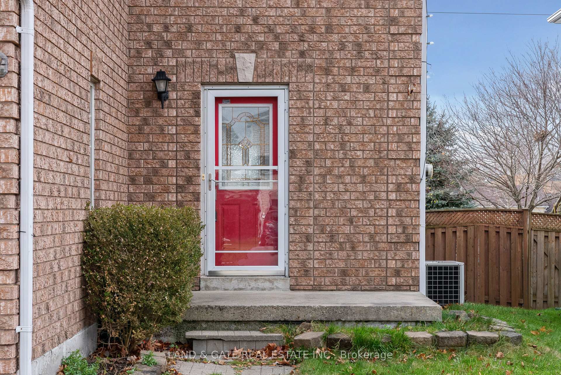Photo 2 of 1512 Fieldgate Drive, Oshawa, Samac — HOMEH