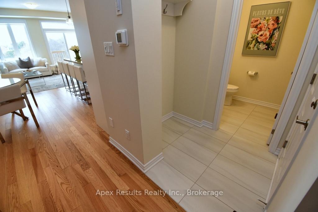 Photo 5 of 1396 Almonte Drive, Burlington, Tyandaga — HOMEH