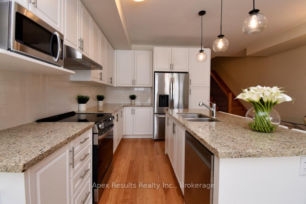 Photo 13 of 1396 Almonte Drive, Burlington, Tyandaga — HOMEH