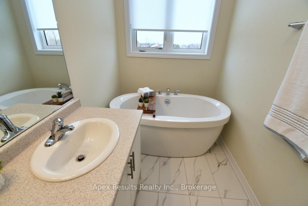 Photo 23 of 1396 Almonte Drive, Burlington, Tyandaga — HOMEH