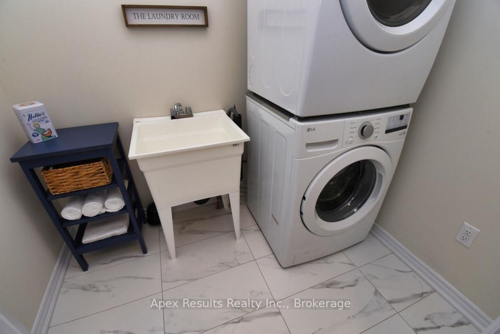 Photo 33 of 1396 Almonte Drive, Burlington, Tyandaga — HOMEH