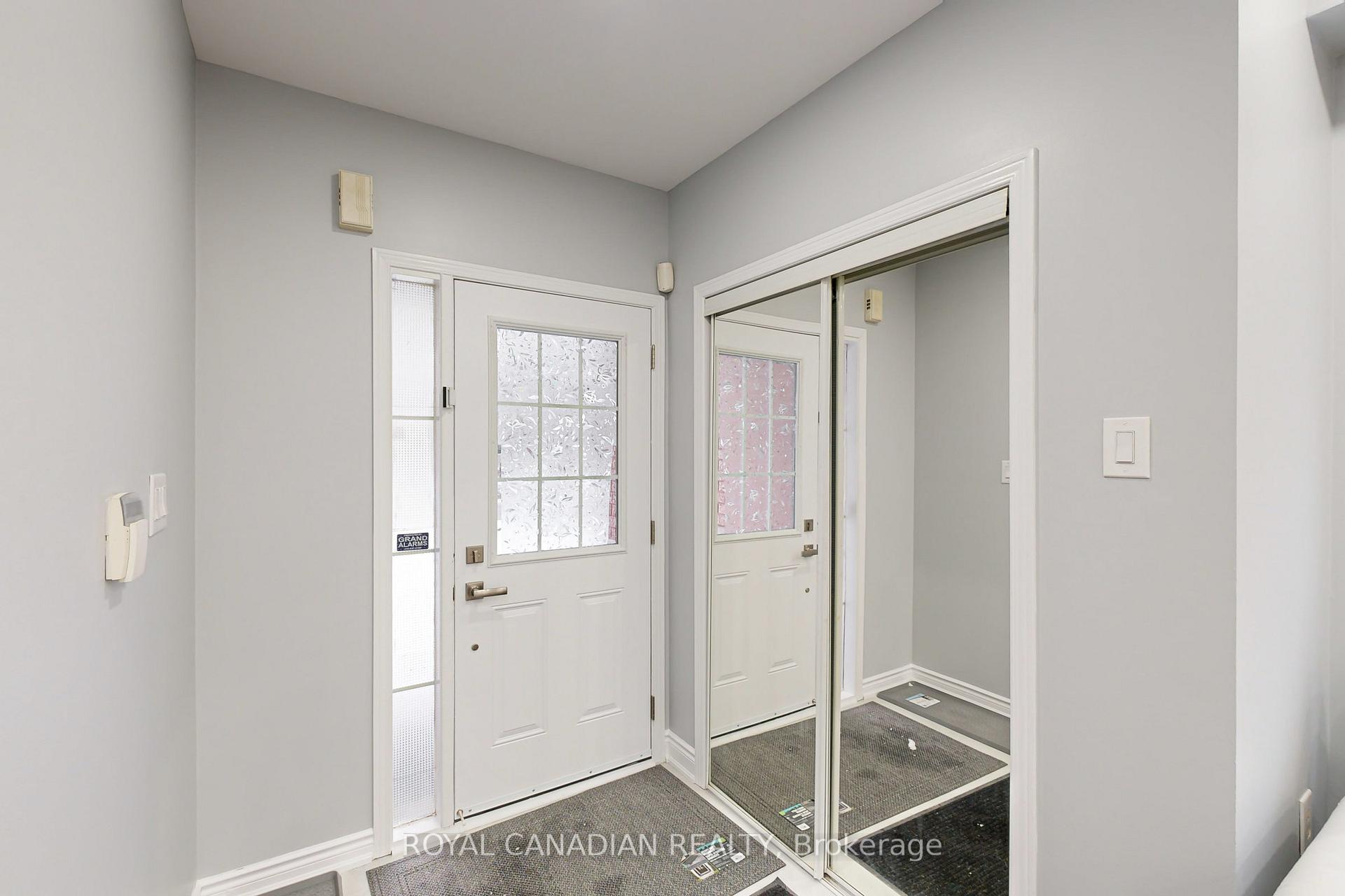Photo 4 of 11 Revelstoke Place, Brampton, Sandringham-Wellington — HOMEH