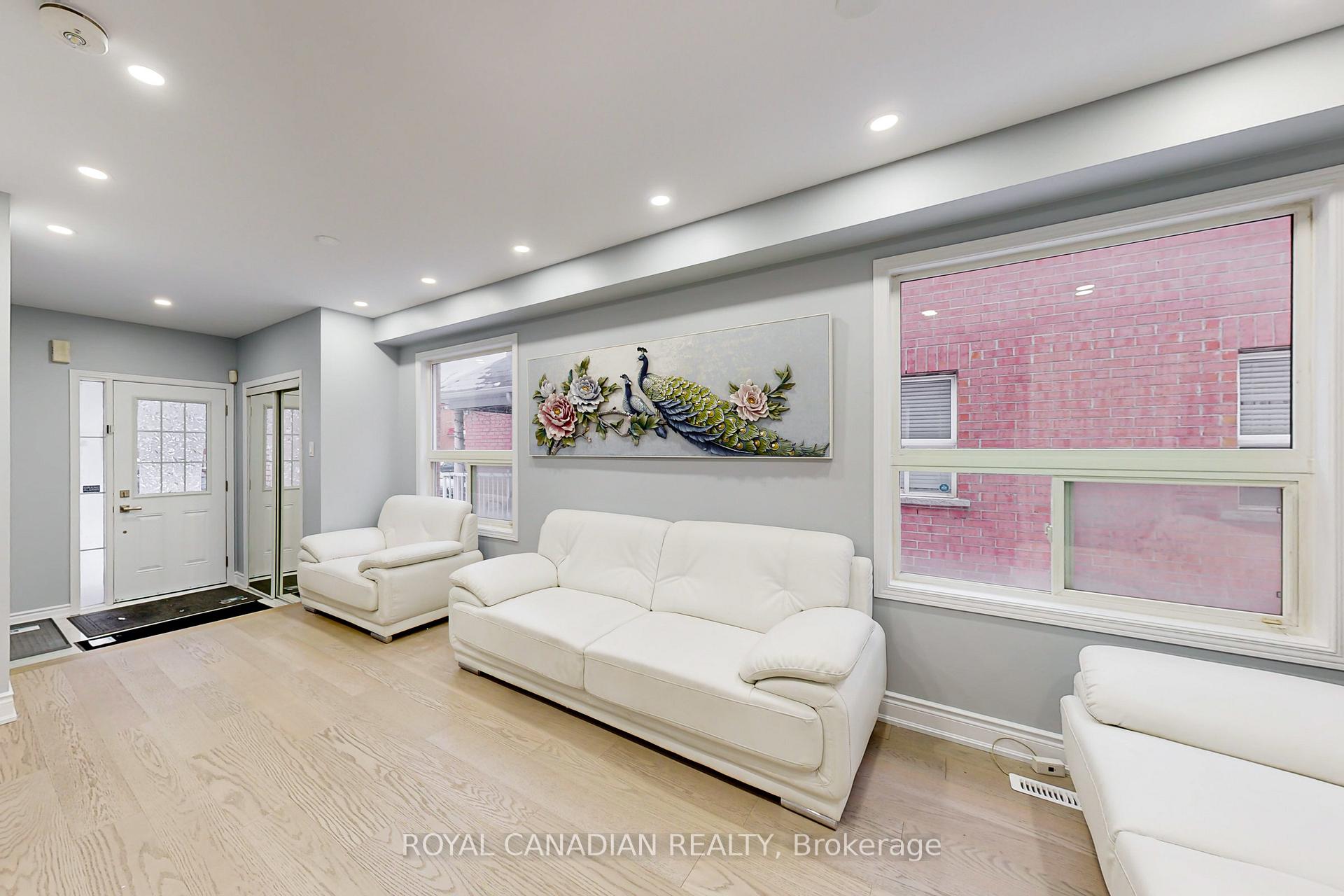 Photo 5 of 11 Revelstoke Place, Brampton, Sandringham-Wellington — HOMEH