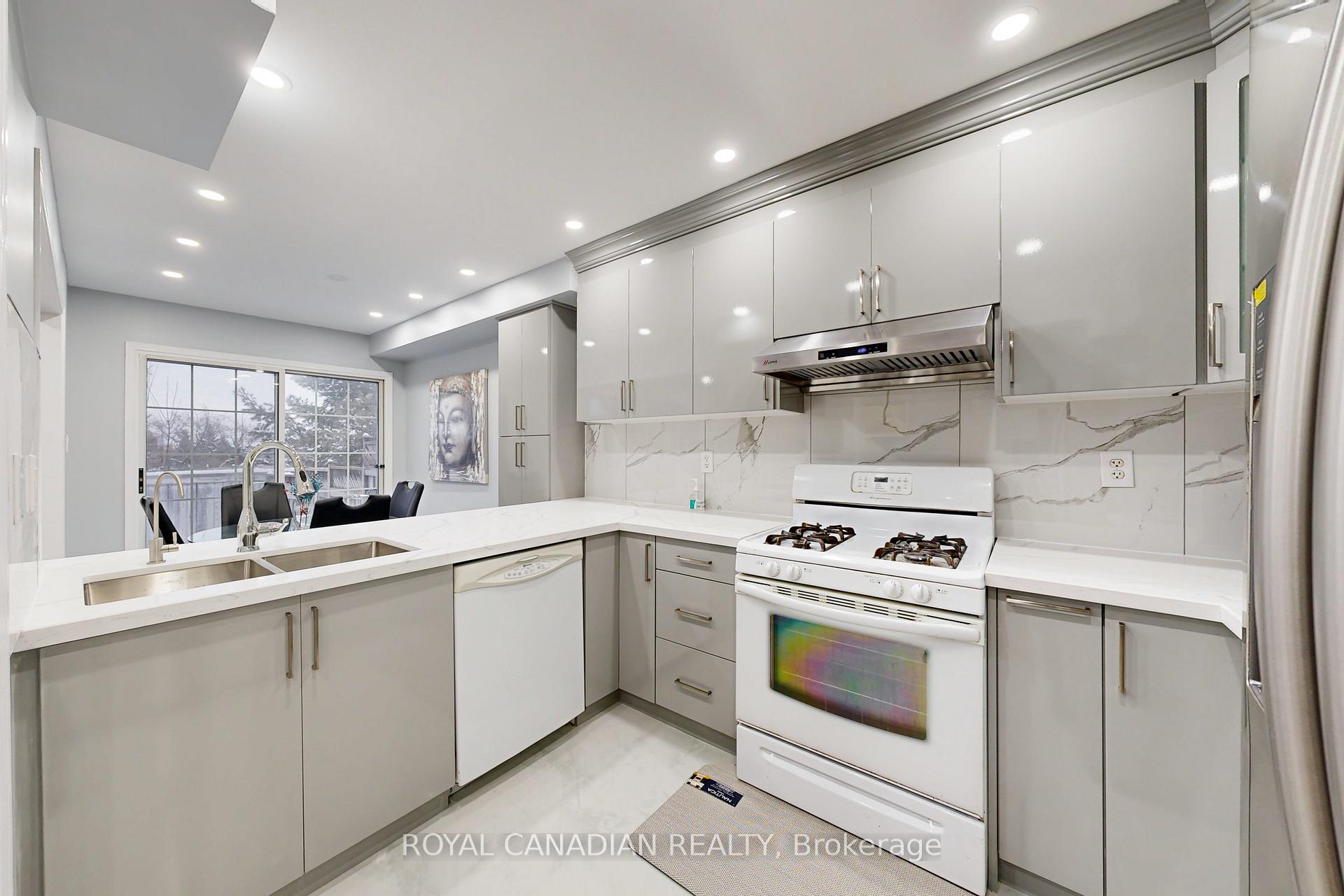 Photo 8 of 11 Revelstoke Place, Brampton, Sandringham-Wellington — HOMEH